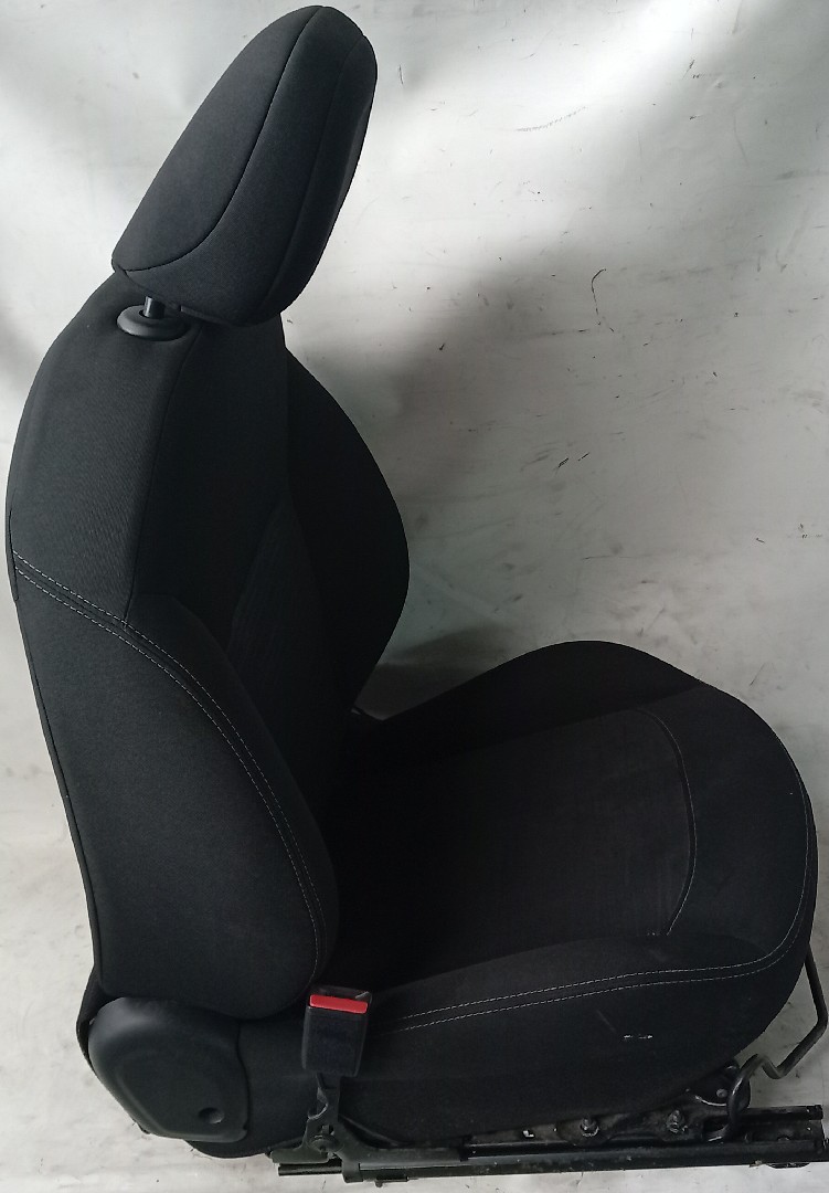 Left Front Seat PEUGEOT 208 Imagem-1