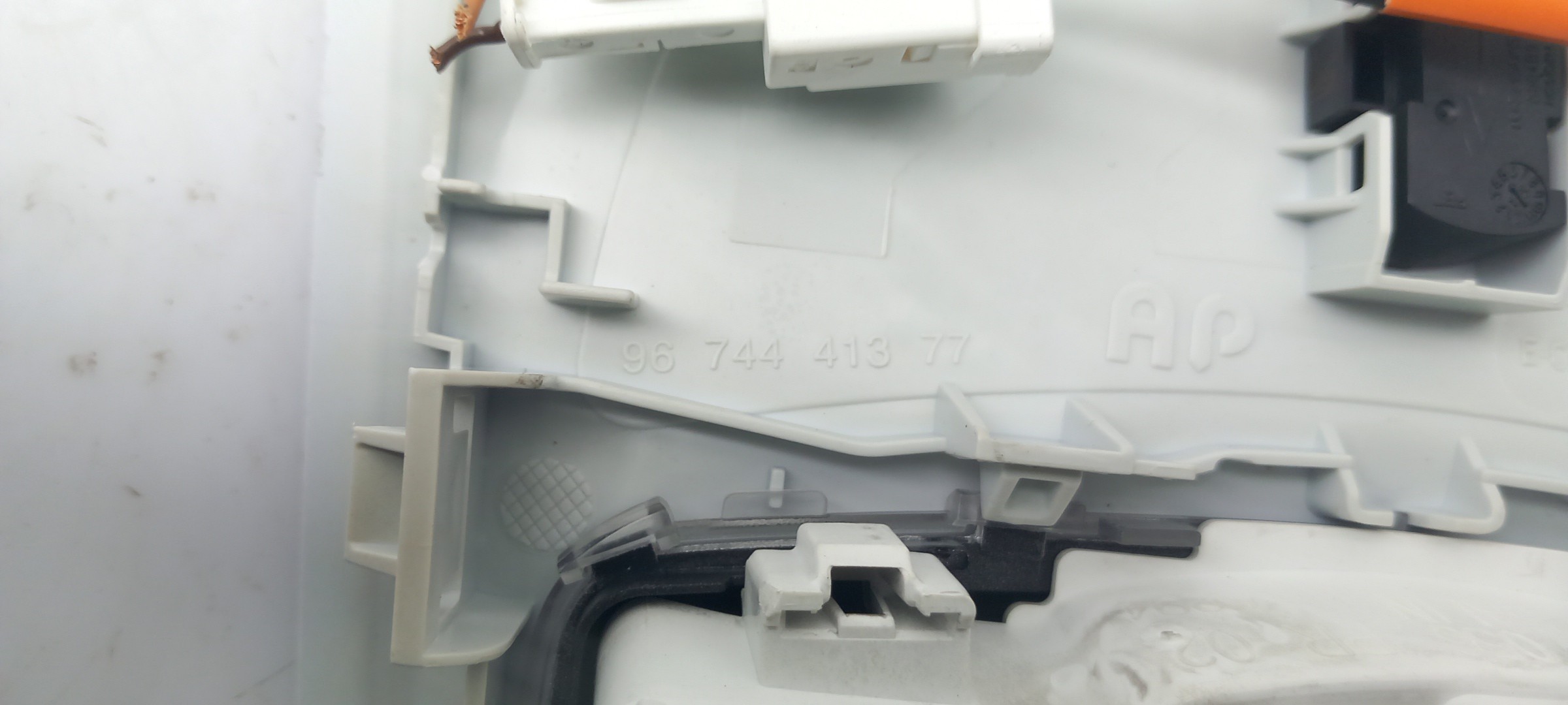 Plafonier frente PEUGEOT 208 Imagem-4