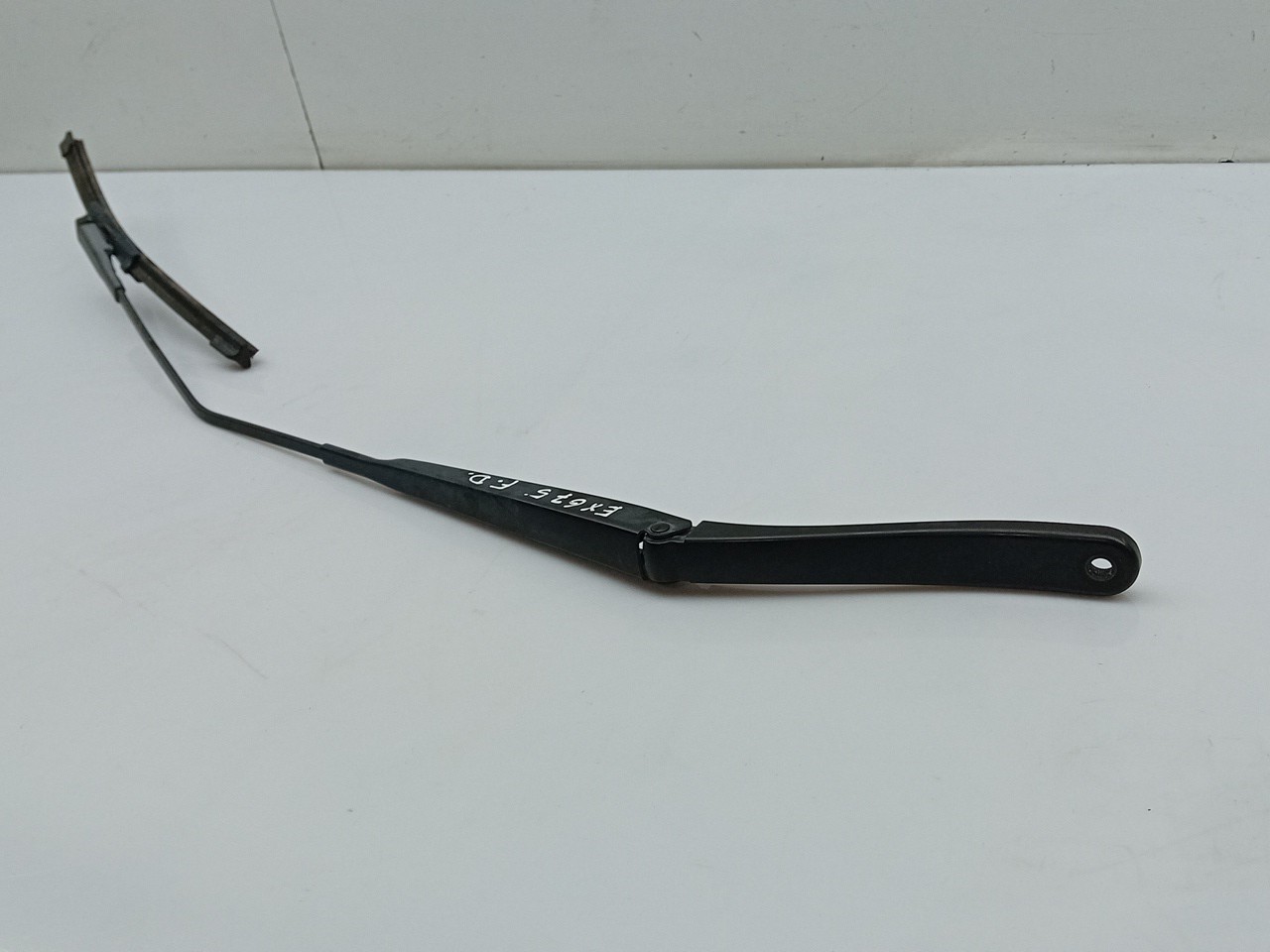 Windscreen wiper arm Right front