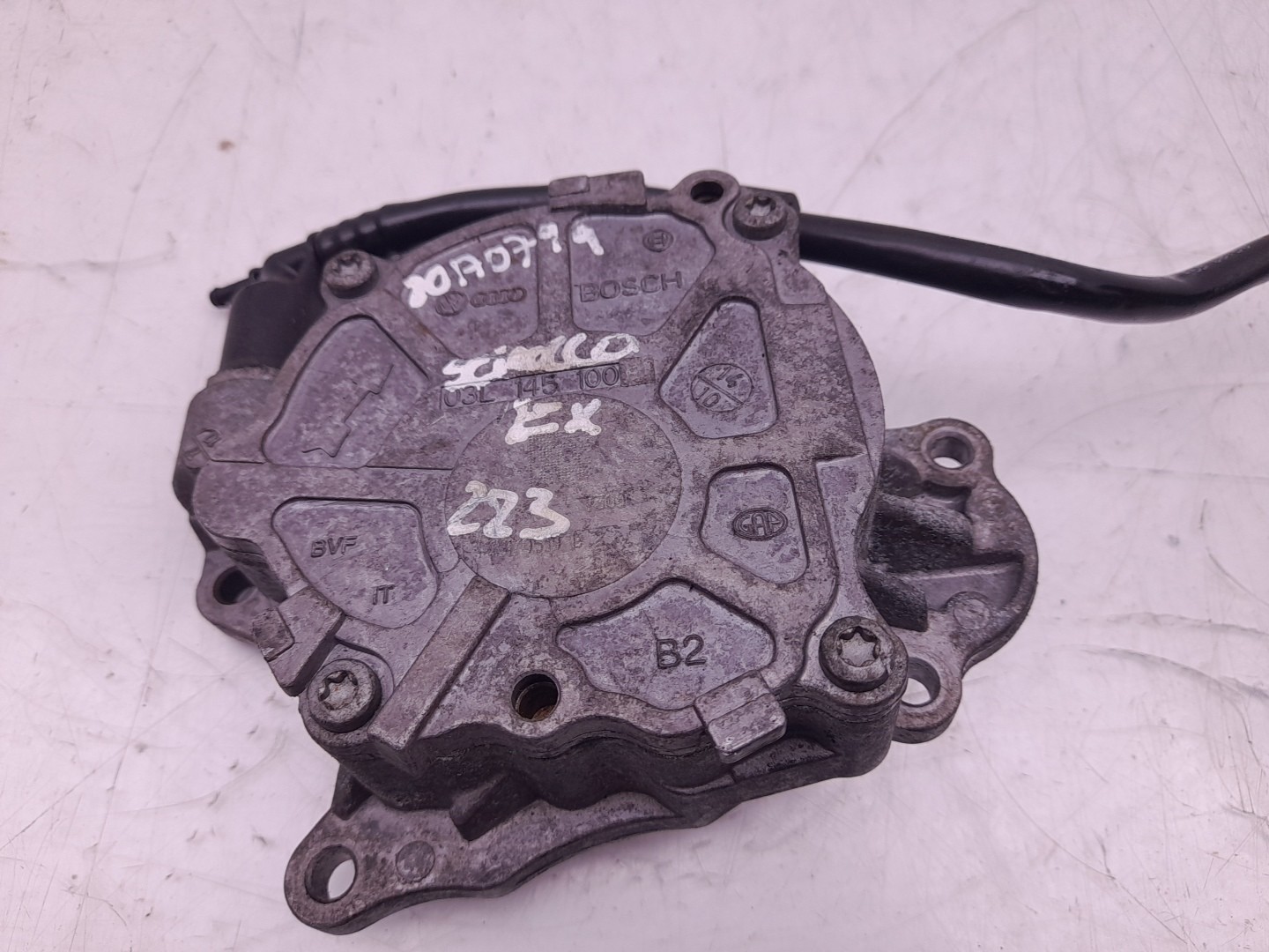 Vacuum pump for braking system VOLKSWAGEN Scirocco (137, 138) Imagem-1