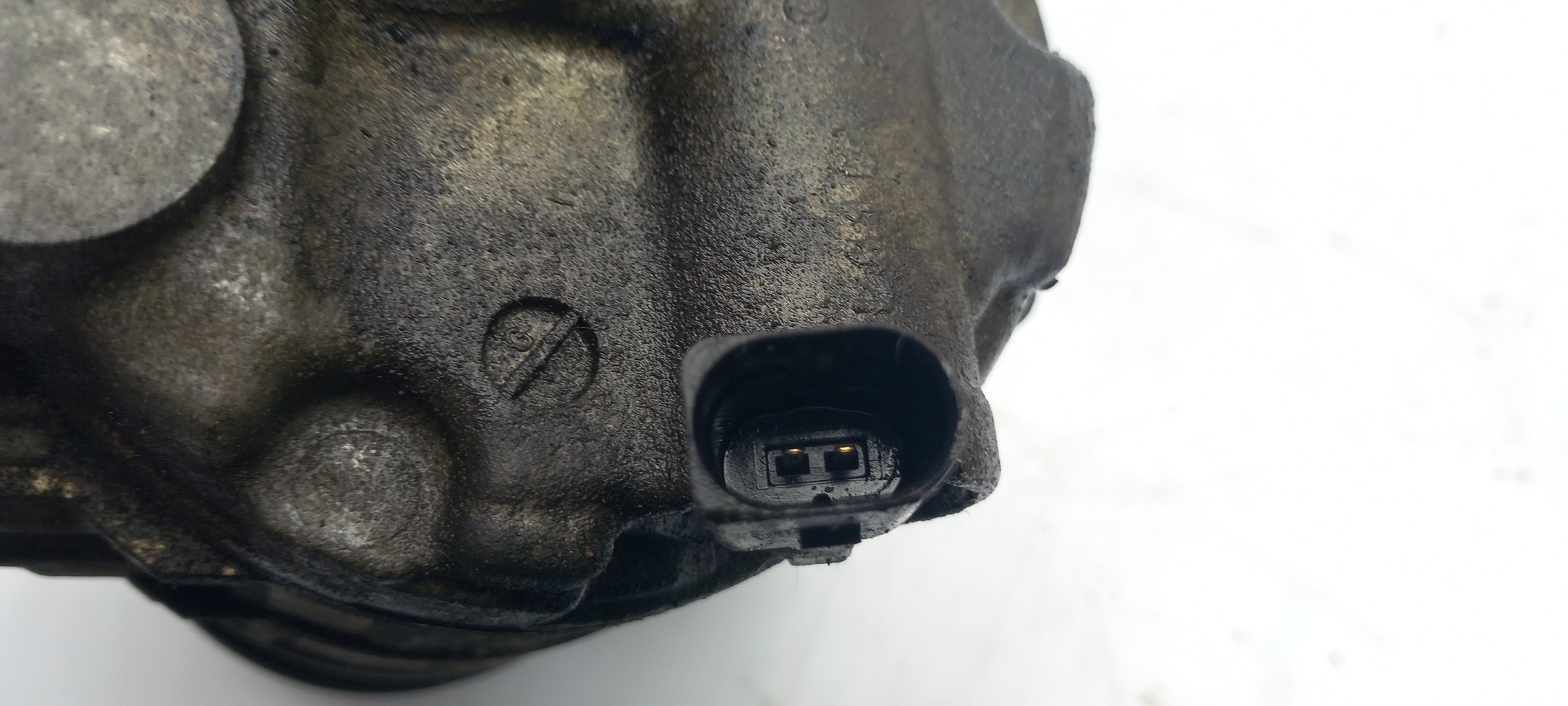 Compresor A/A VOLKSWAGEN Polo (6R, 6C) Imagem-2