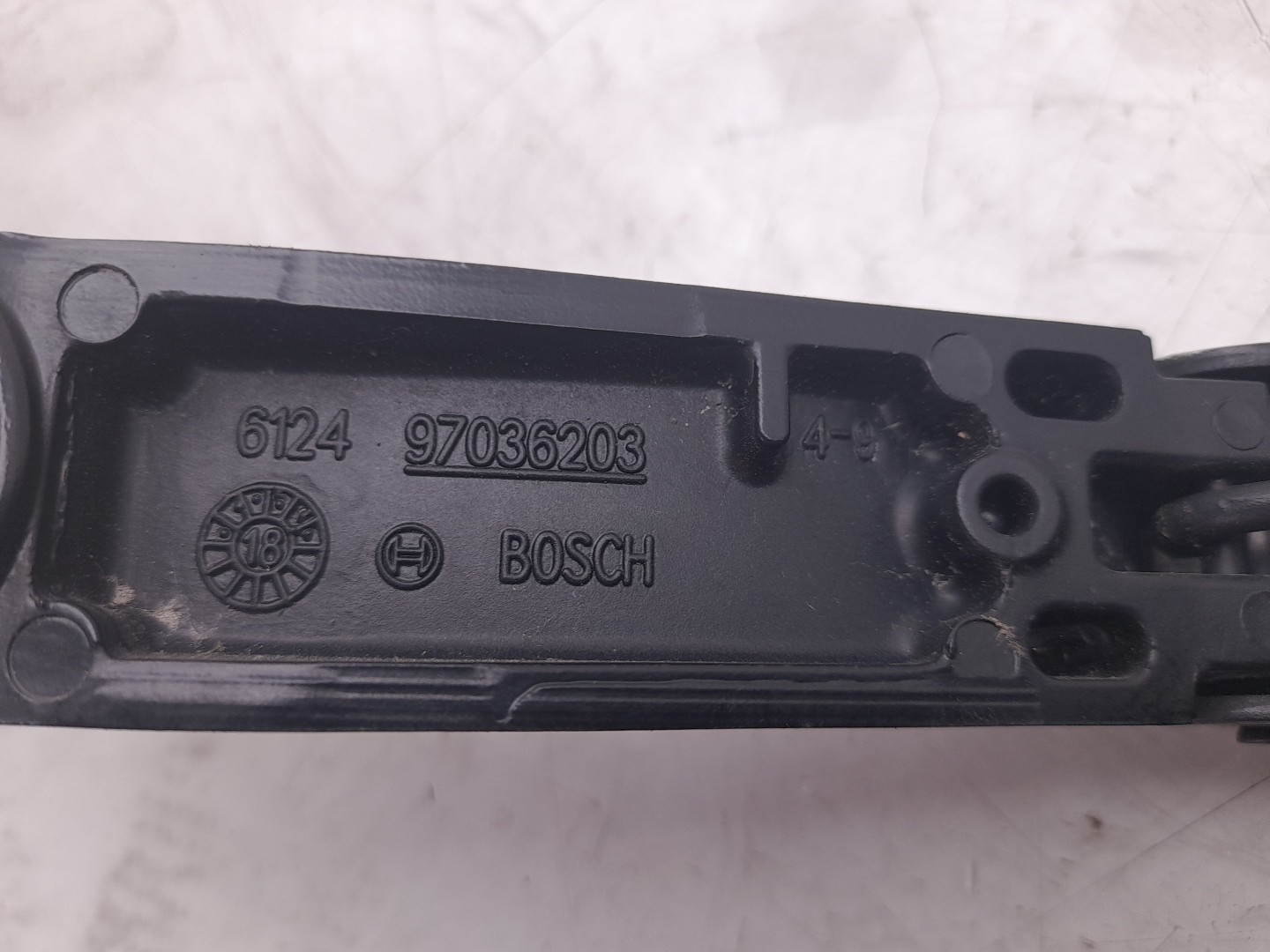 Brazo de limpiaparabrisas delantero derecho VOLKSWAGEN Golf VII (5G1, BQ1, BE1, BE2) Imagem-2