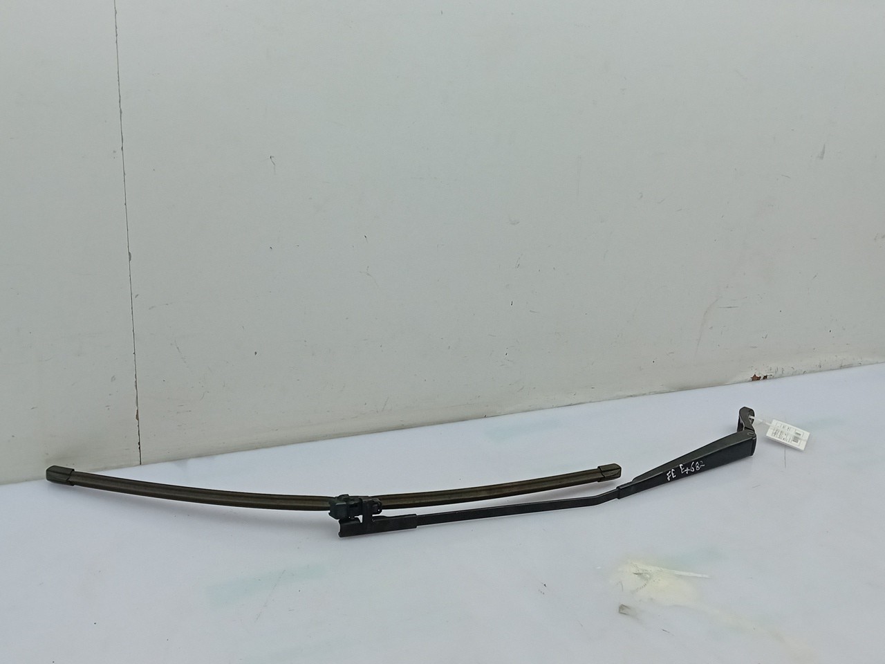 Windscreen wiper arm Left front