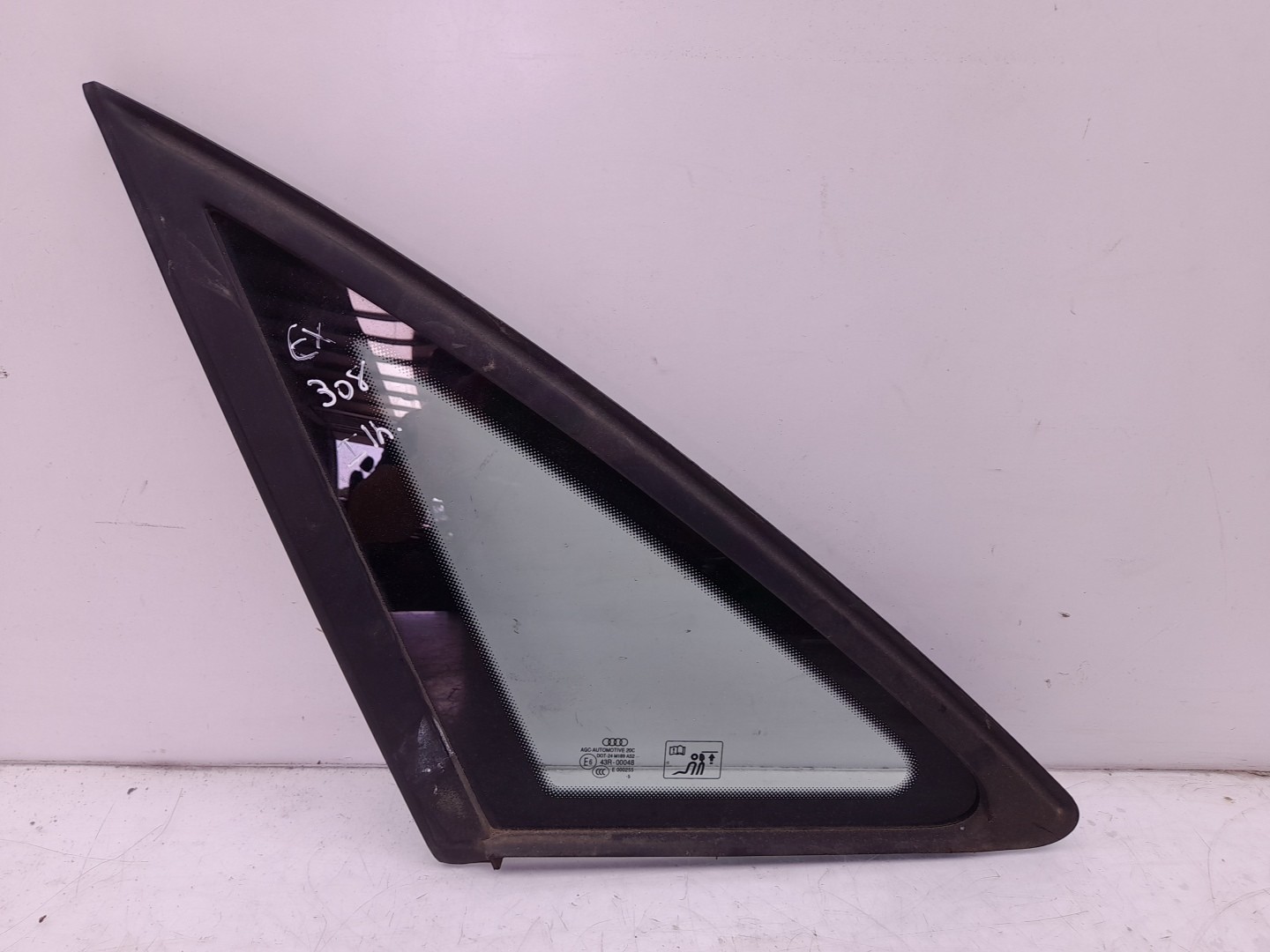 Left rear quarter glass