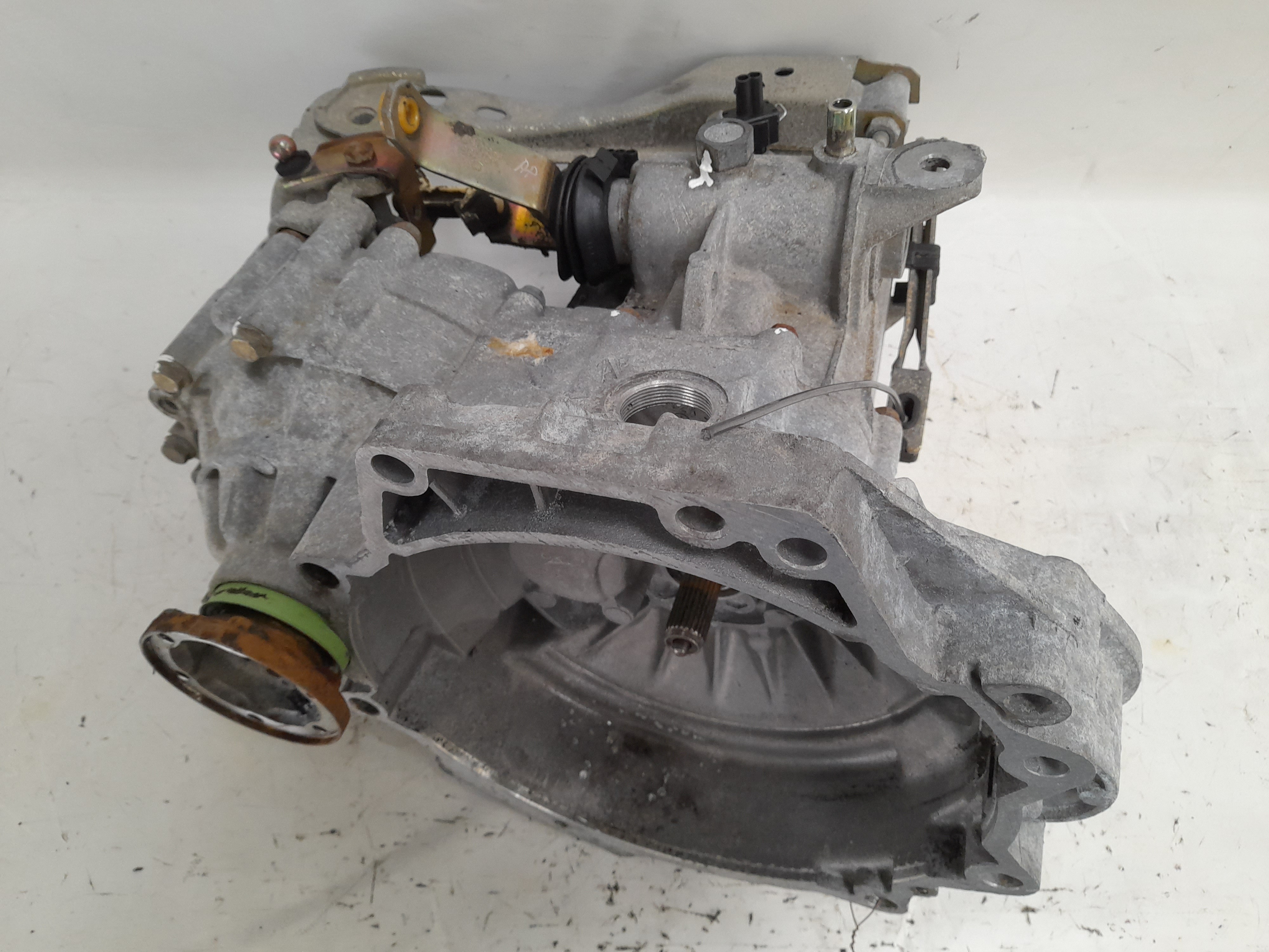 Manual gearbox VOLKSWAGEN Caddy II Kombi (9K9B) Imagem-1