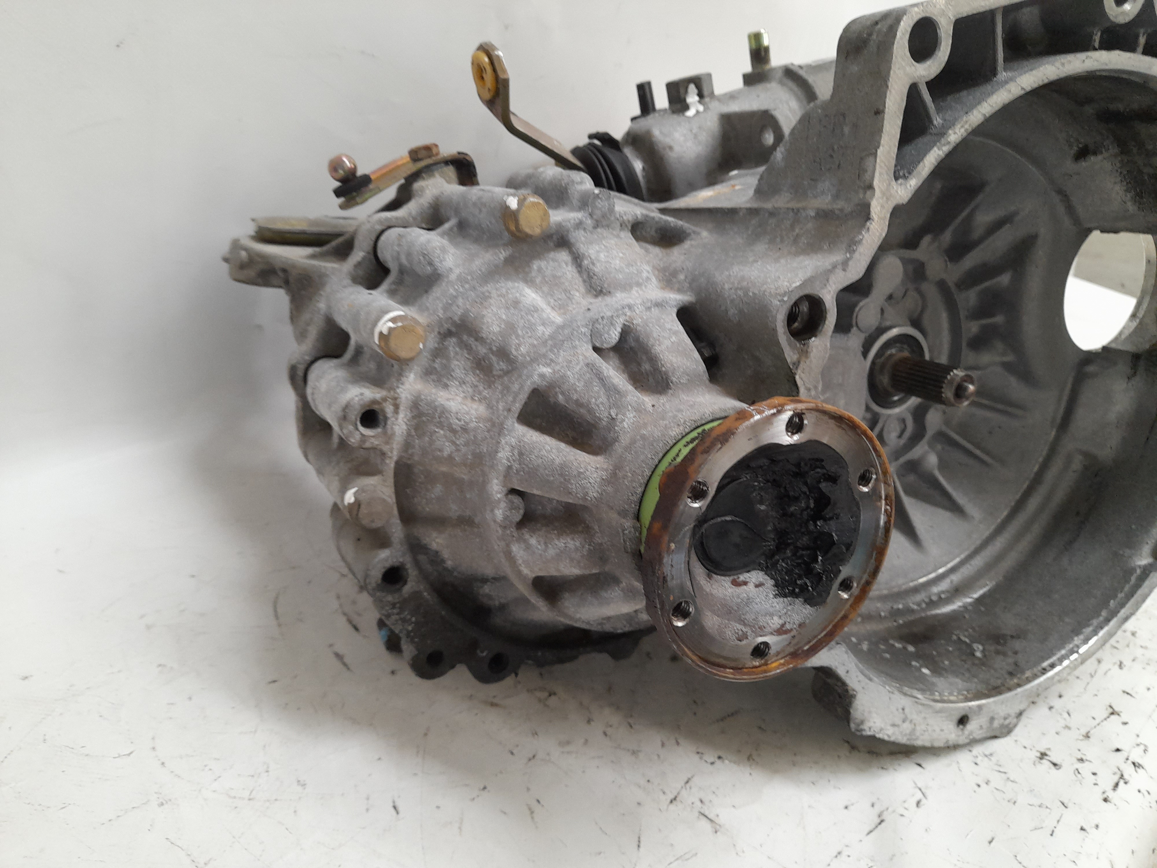 Manual gearbox VOLKSWAGEN Caddy II Kombi (9K9B) Imagem-2