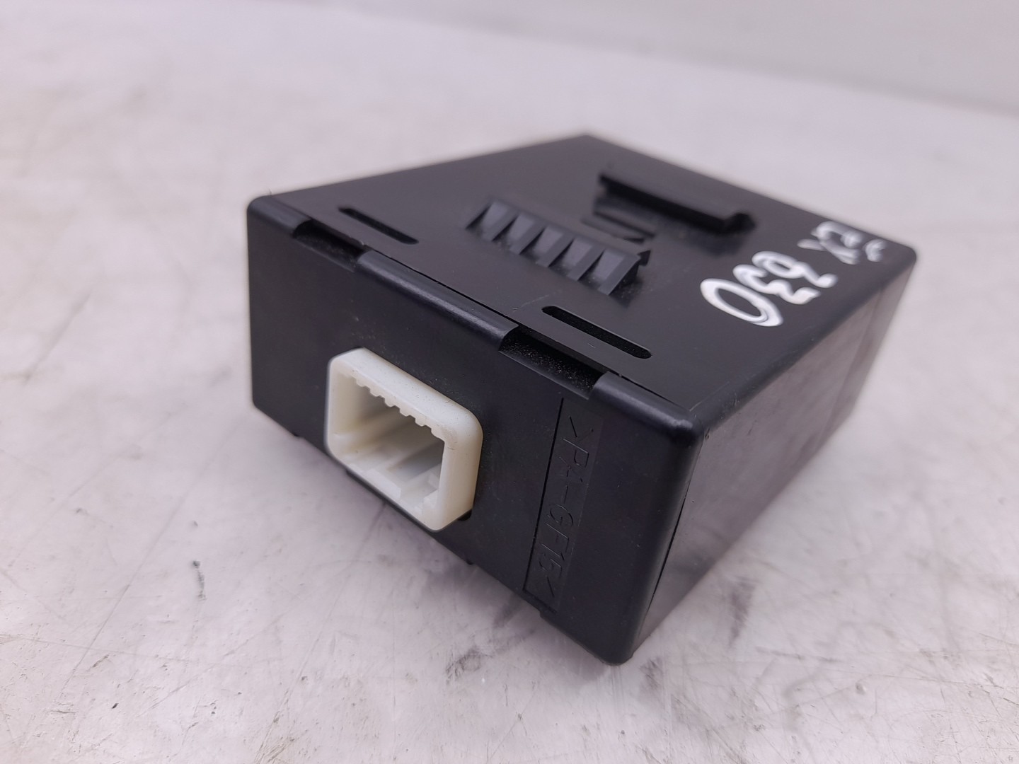 Module générique NISSAN Juke (F15) Imagem-1