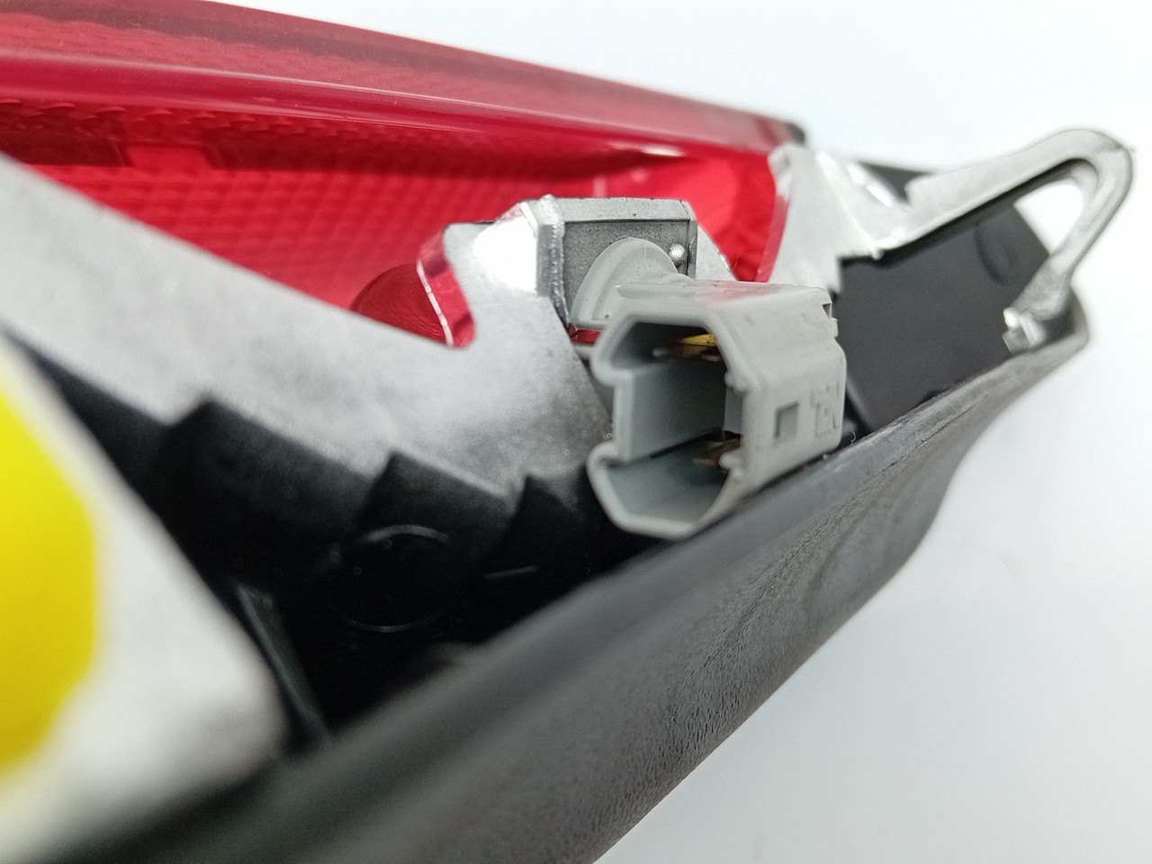 Luz stop adicional / 3º stop TOYOTA Yaris (_P1_) Imagem-2