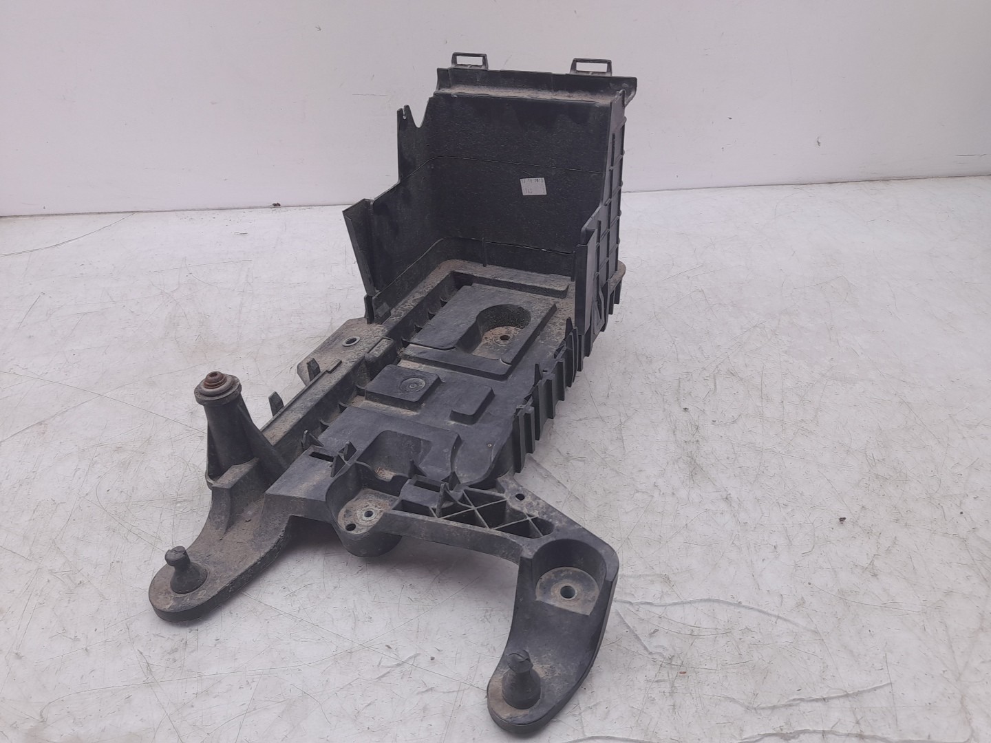 Base / caixa da bateria VOLKSWAGEN Tiguan (5N) Imagem-1