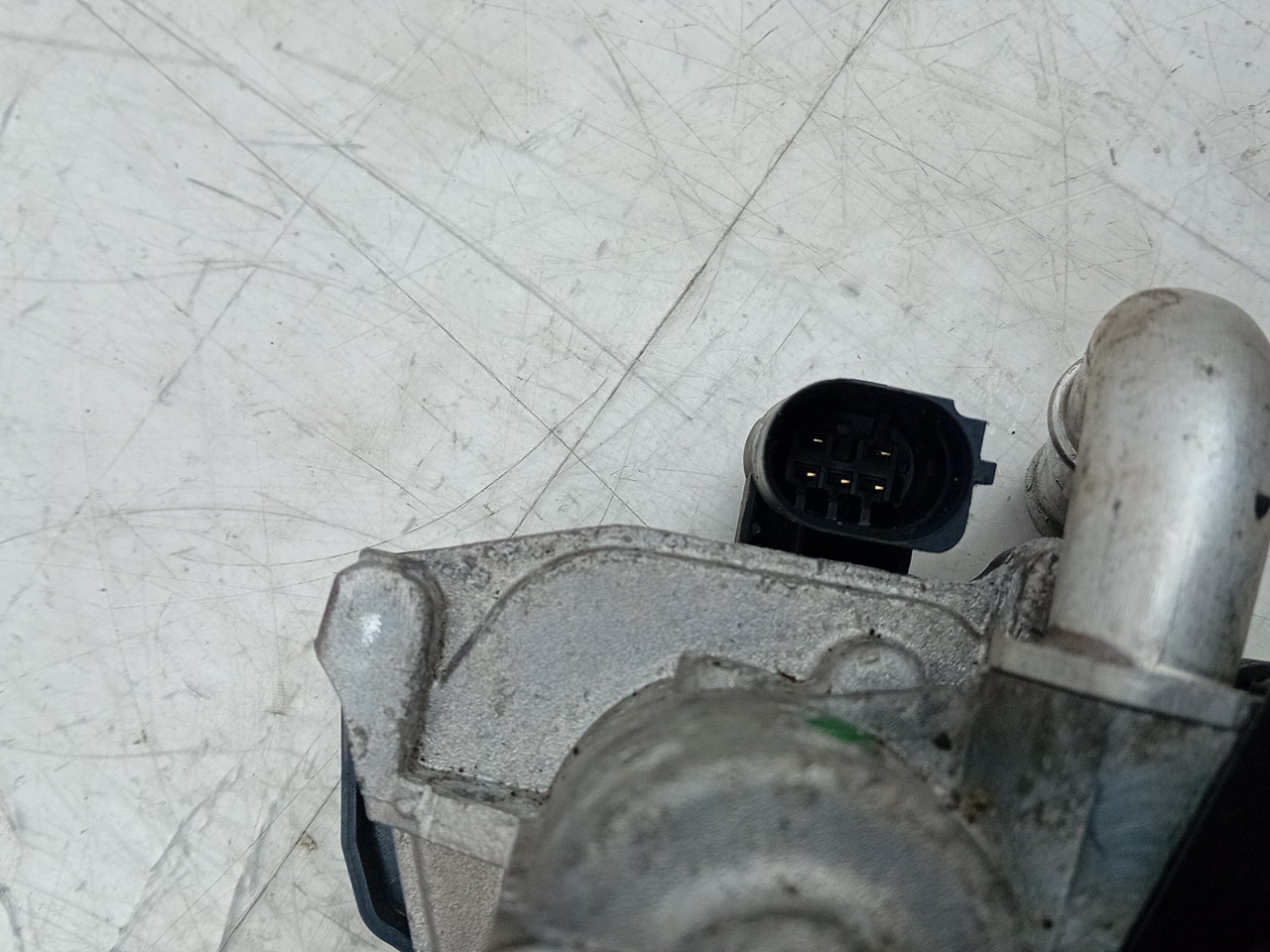 EGR valve VOLKSWAGEN Golf VII (5G1, BQ1, BE1, BE2) Imagem-2