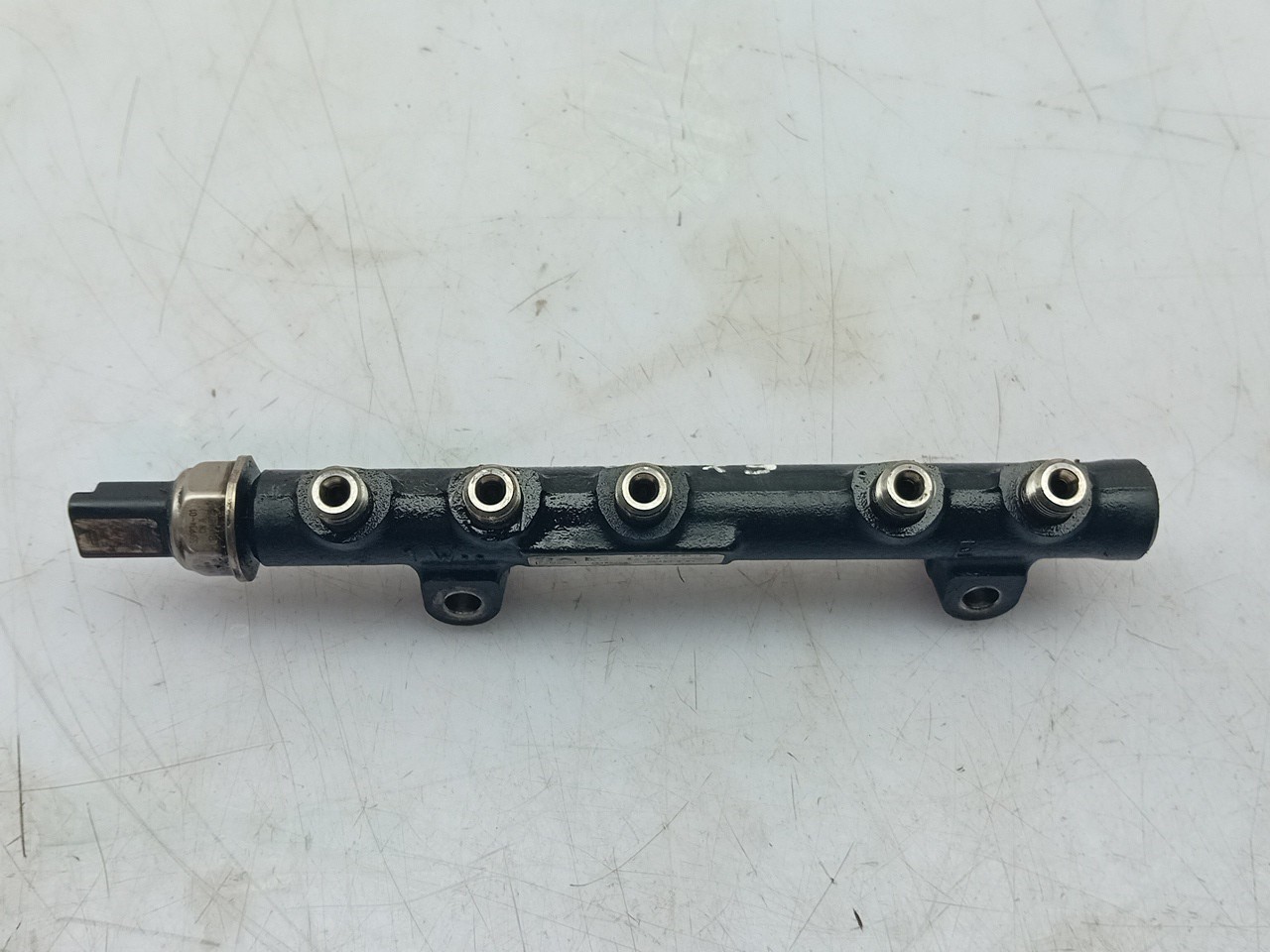 Fuel rail PEUGEOT 3008 I (0U_) Imagem-1