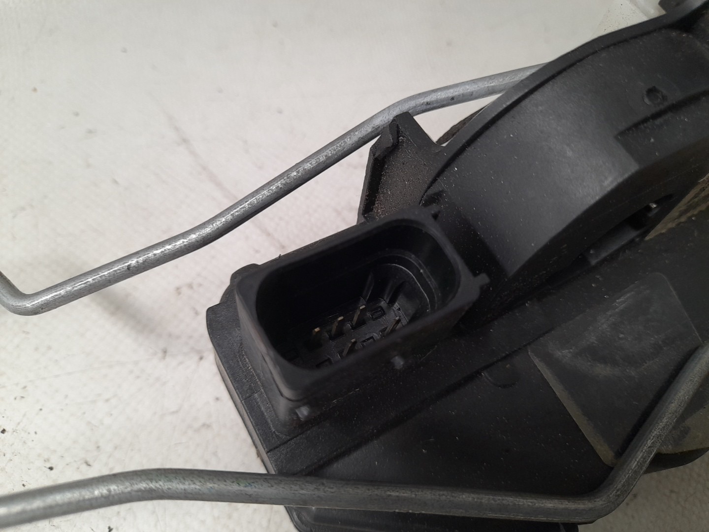 Fechadura / fecho porta frente direito OPEL Astra J Imagem-2