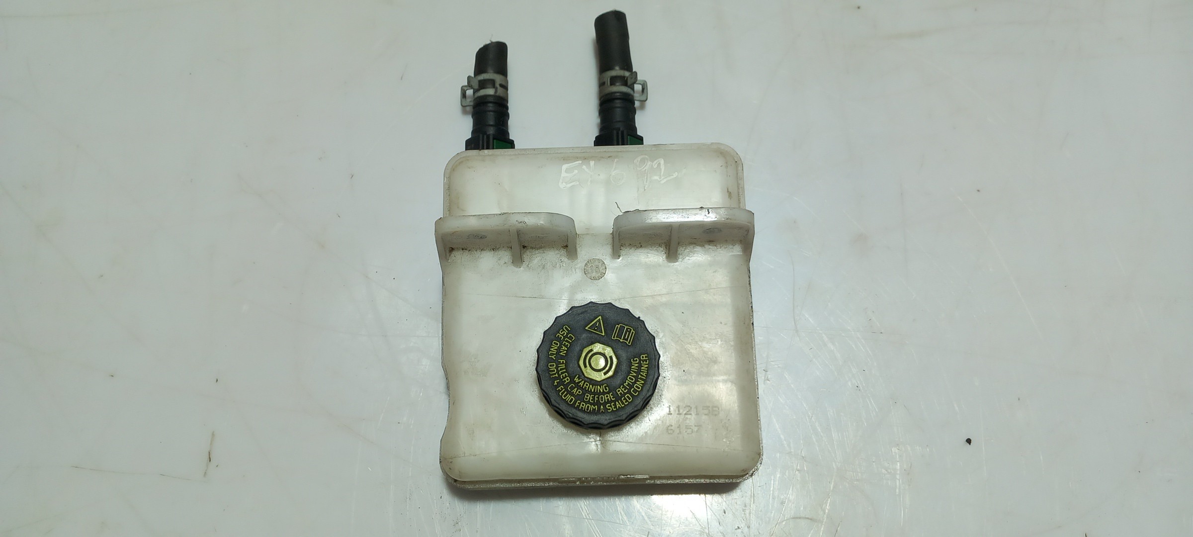 Brake fluid reservoir