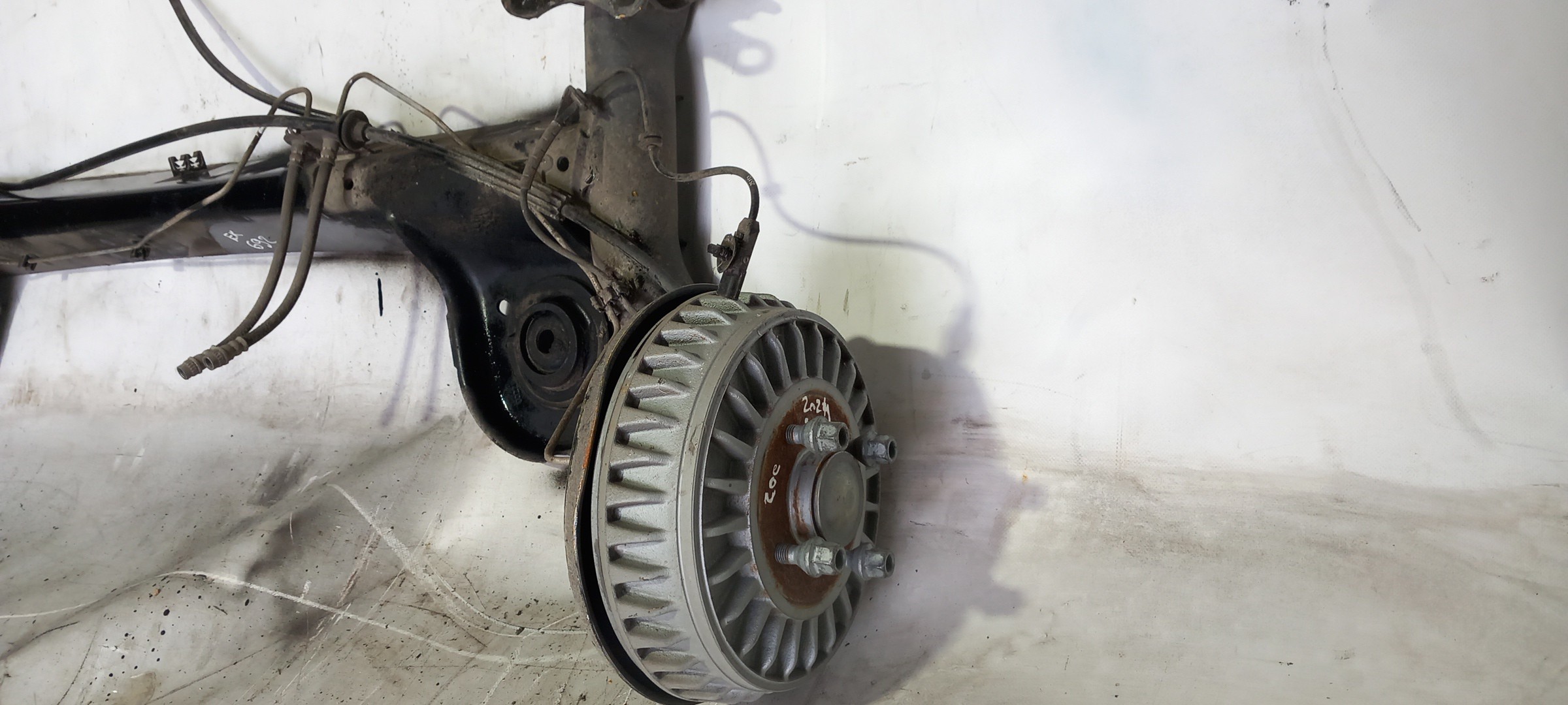 Rear axle with drum brakes RENAULT Zoe (BFM_) Imagem-1
