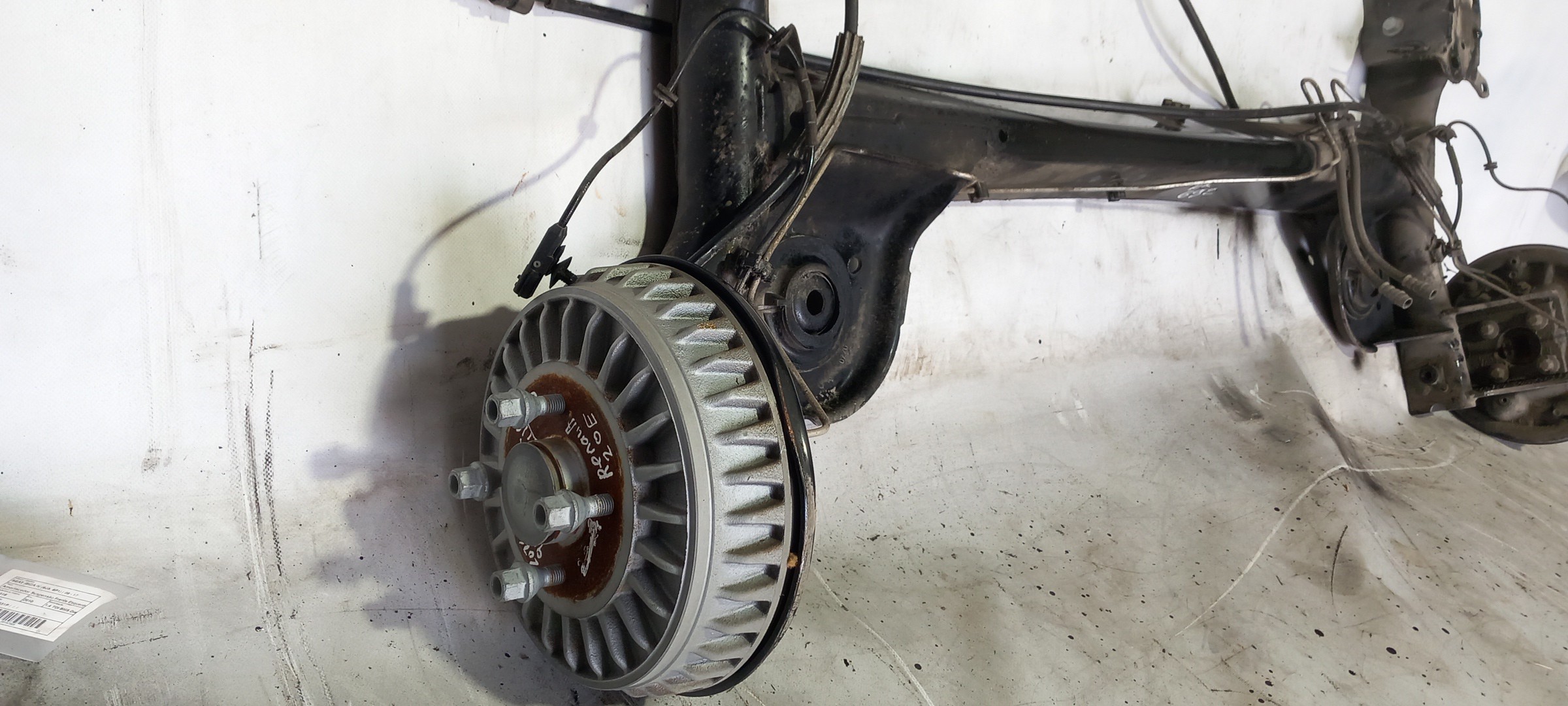 Rear axle with drum brakes RENAULT Zoe (BFM_) Imagem-2