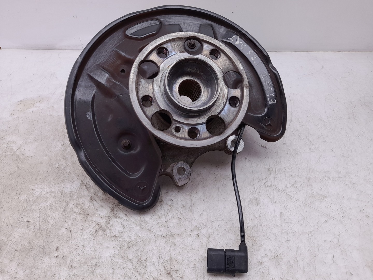 Right rear steering knuckle MERCEDES-BENZ GLC (X253) Imagem-1