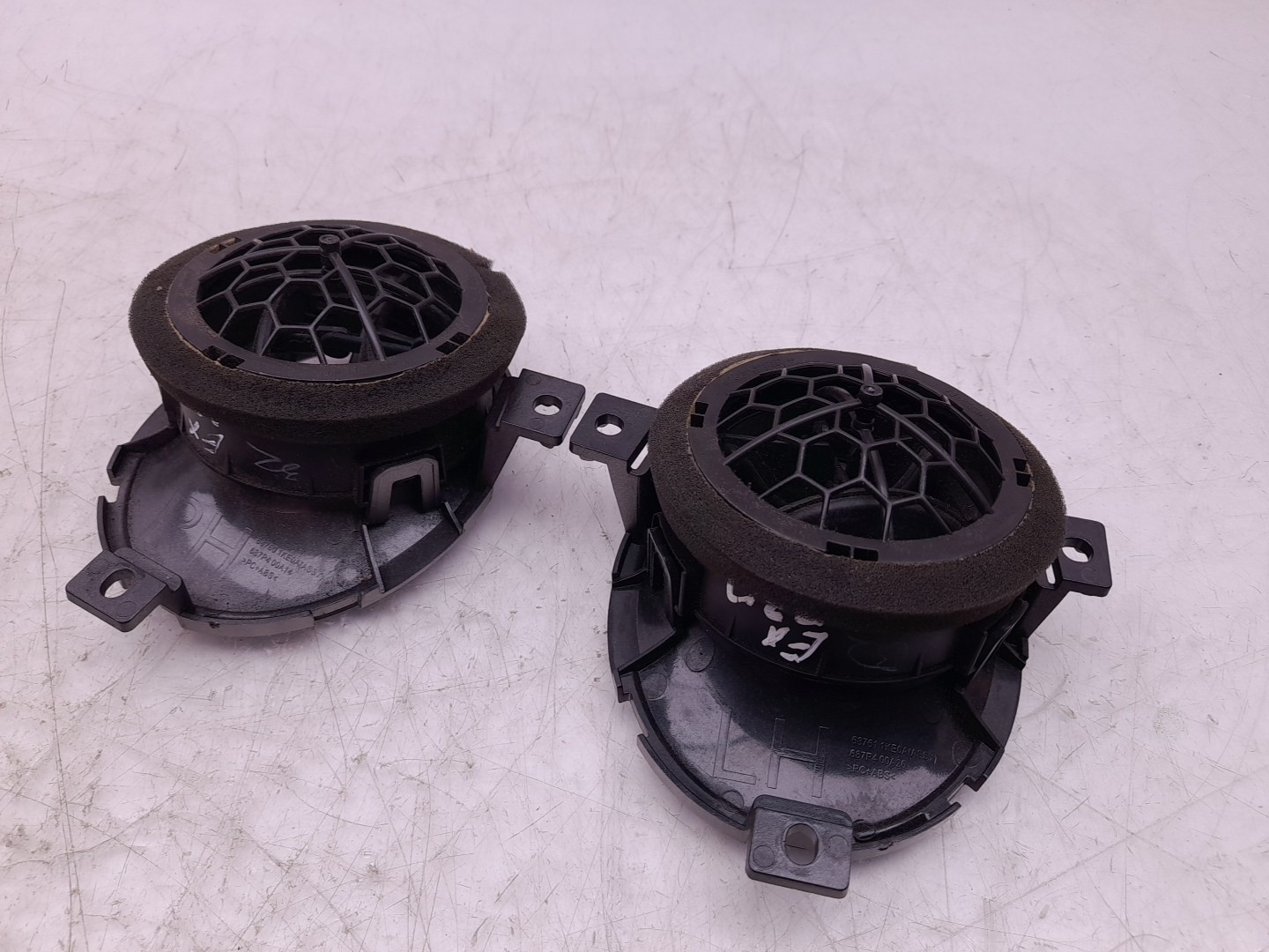 Diffuser / air vent NISSAN Juke (F15) Imagem-1