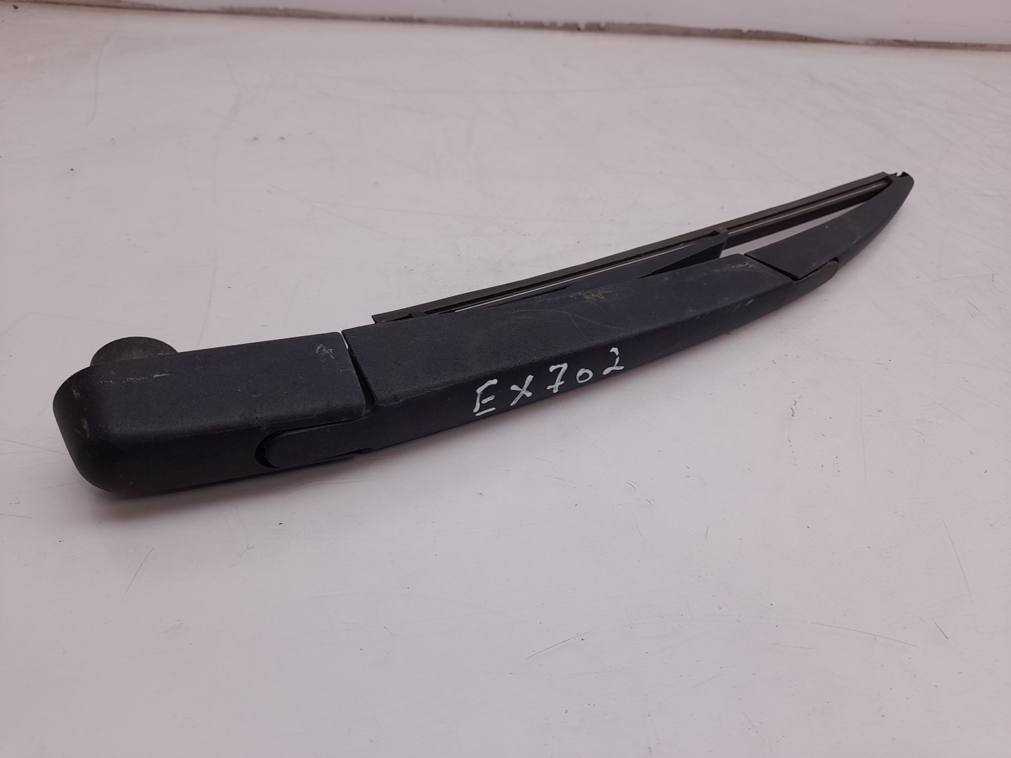 Rear wiper arm