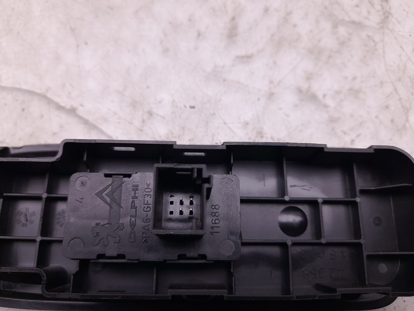 Commande / interrupteur lève-vitre Avant gauche PEUGEOT 508 SW Imagem-2