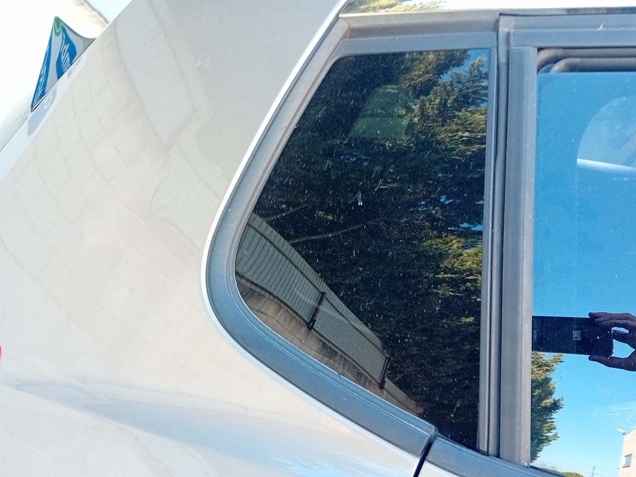 Right rear quarter glass