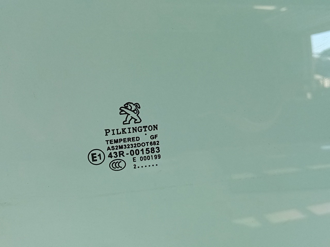 Vidro porta trás esquerdo PEUGEOT 208 Imagem-2