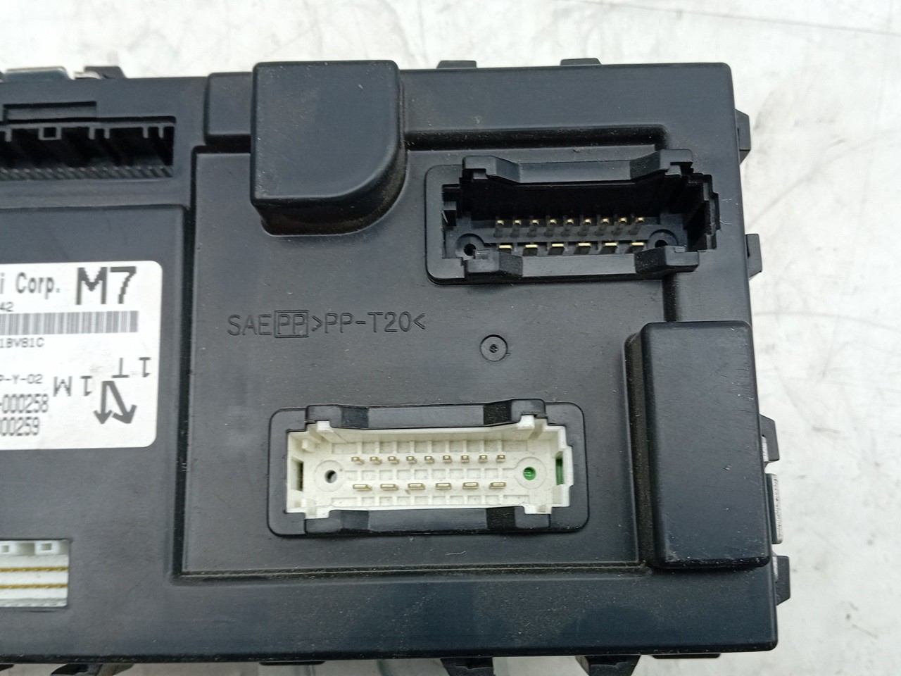 Module générique NISSAN Juke (F15) Imagem-2