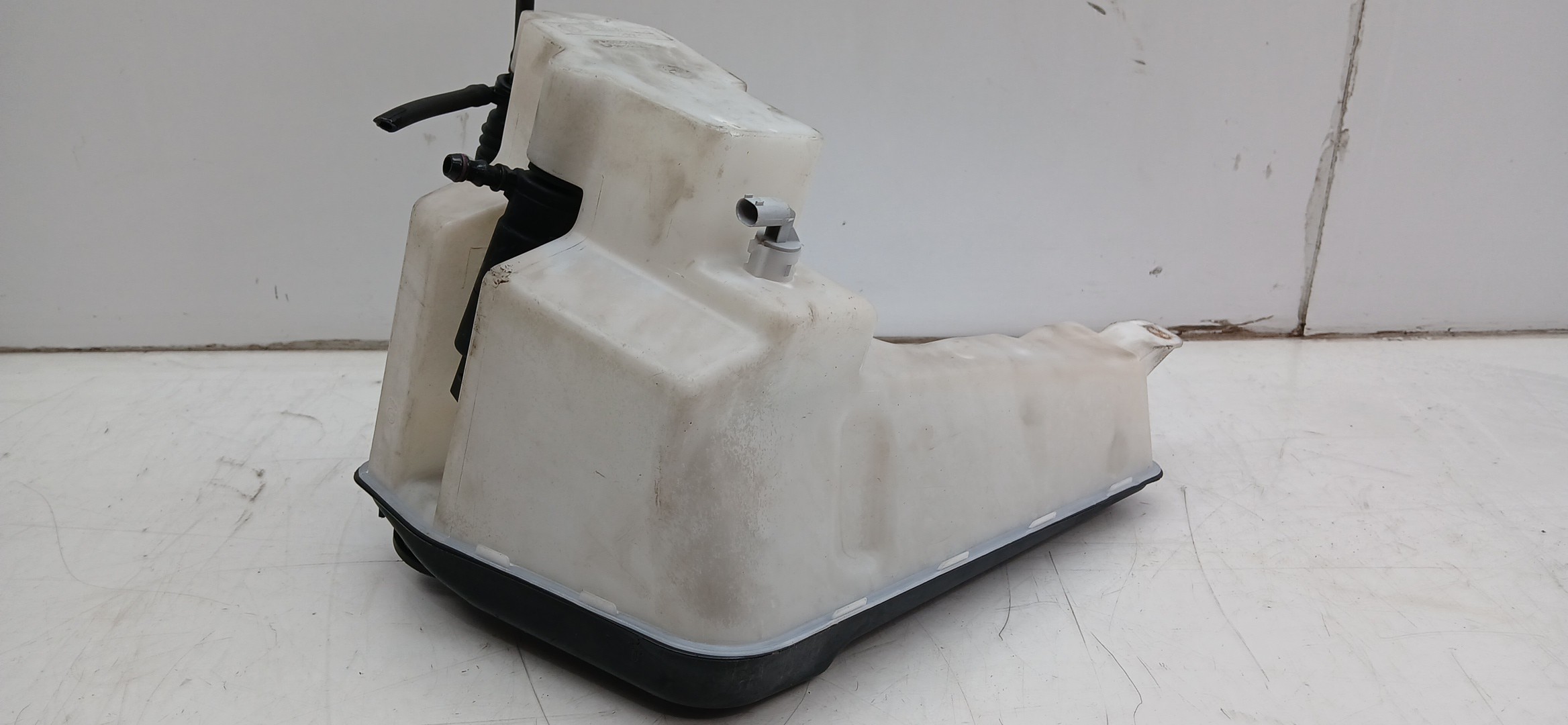 Windshield washer tank BMW X5 (E53) Imagem-2
