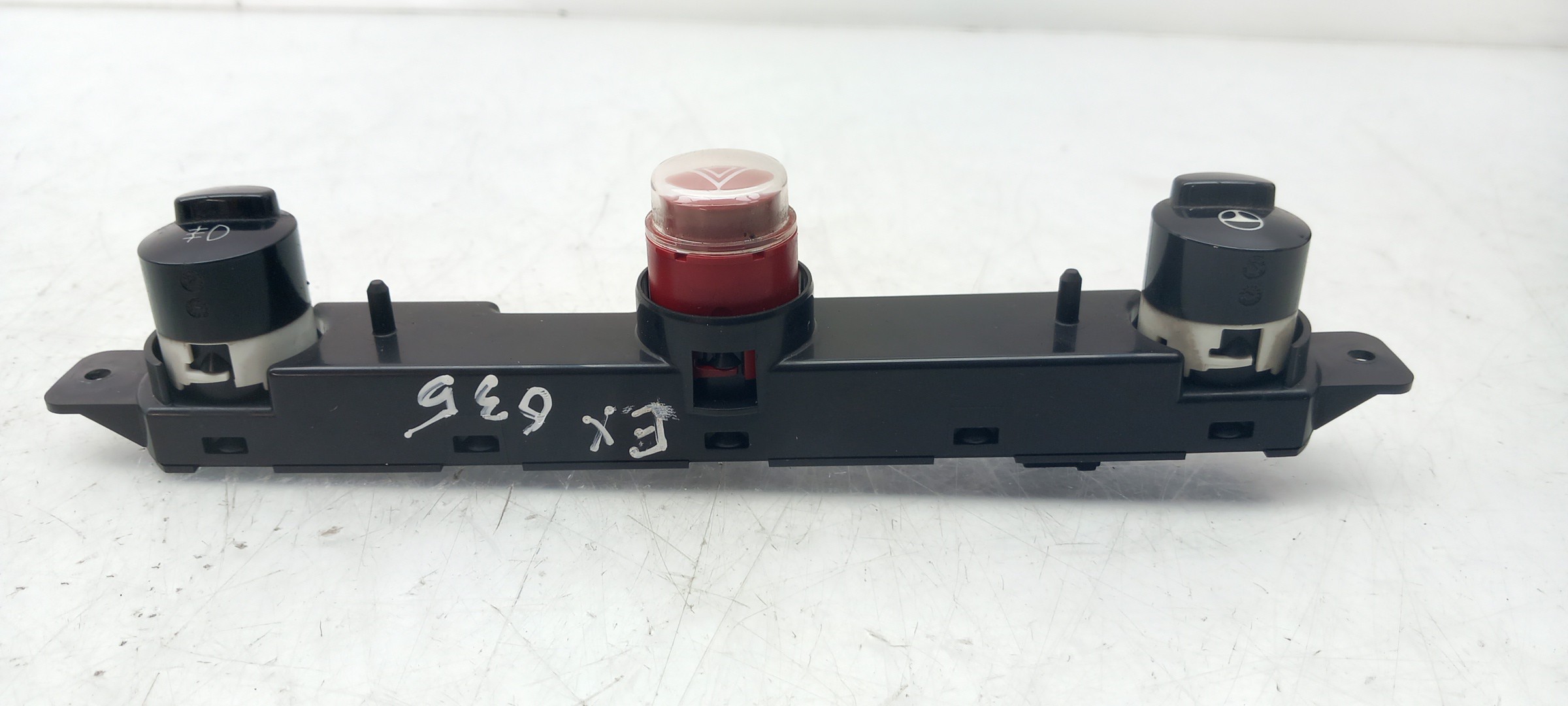 Botão / interruptor 4 piscas FIAT 500 (312_) Imagem-1