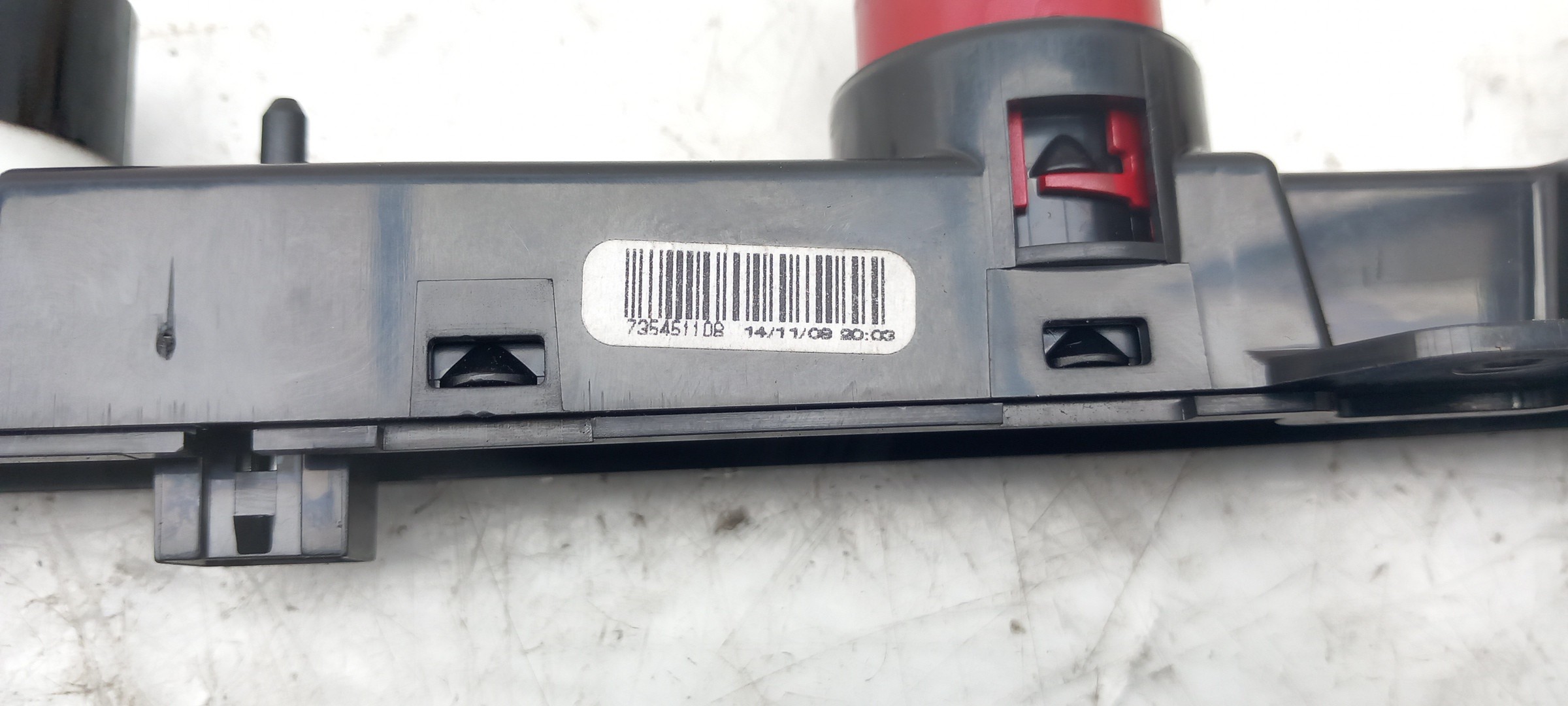 Botão / interruptor 4 piscas FIAT 500 (312_) Imagem-3