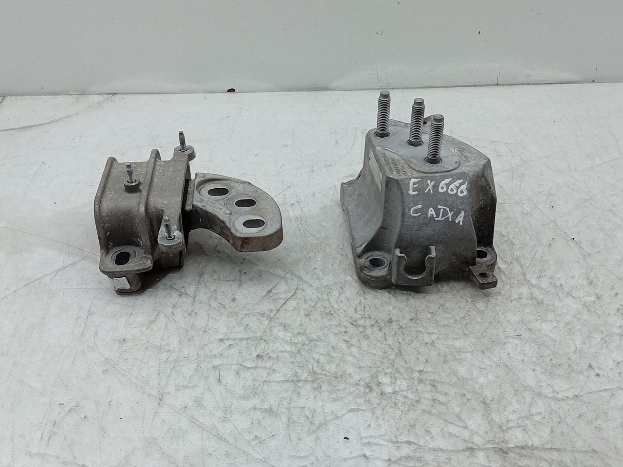 Support De Boîte FORD Fiesta VII (HJ, HF) Imagem-1