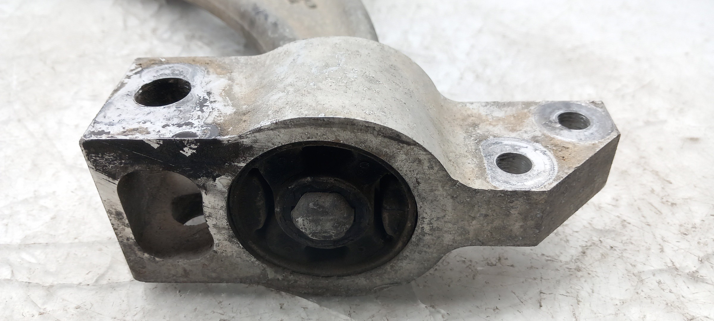 Braço de suspensão frente esquerdo VOLKSWAGEN Passat (3C2) Imagem-1