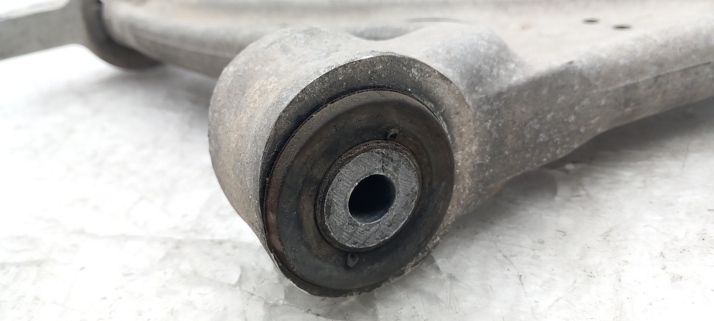 Braço de suspensão frente esquerdo VOLKSWAGEN Passat (3C2) Imagem-2