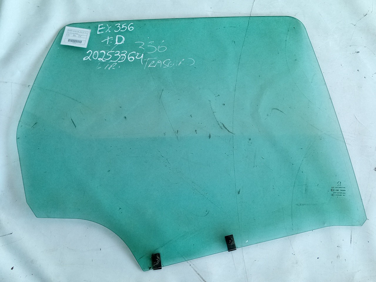Right rear door glass