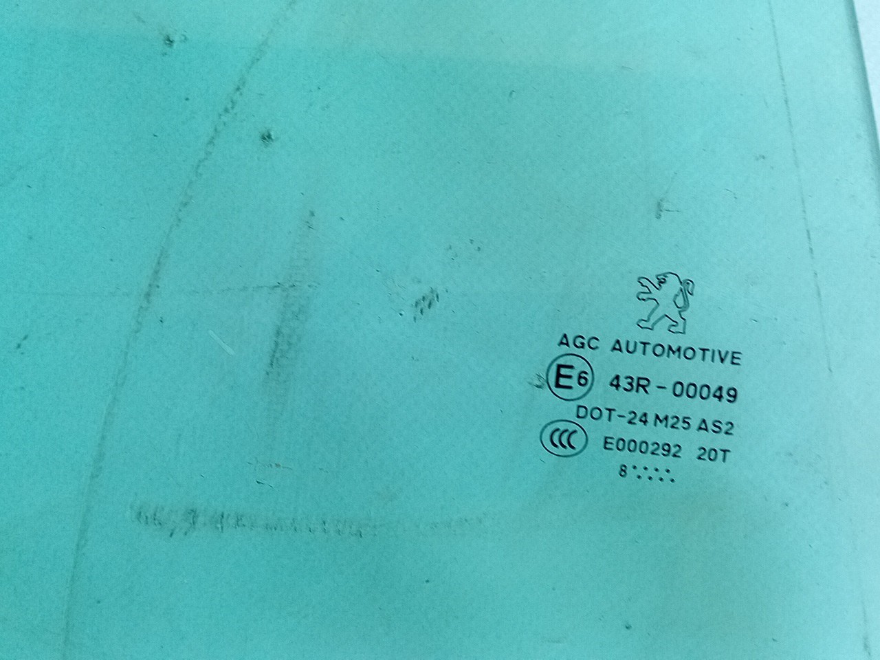 Right rear door glass PEUGEOT 308 SW Imagem-1