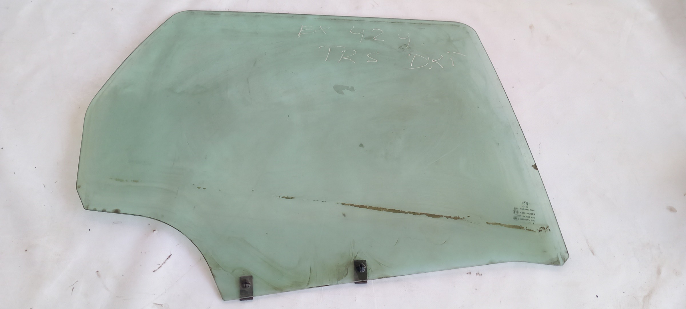Right rear door glass
