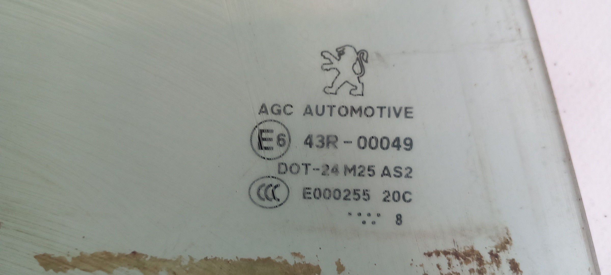 Right rear door glass PEUGEOT 308 SW Imagem-1