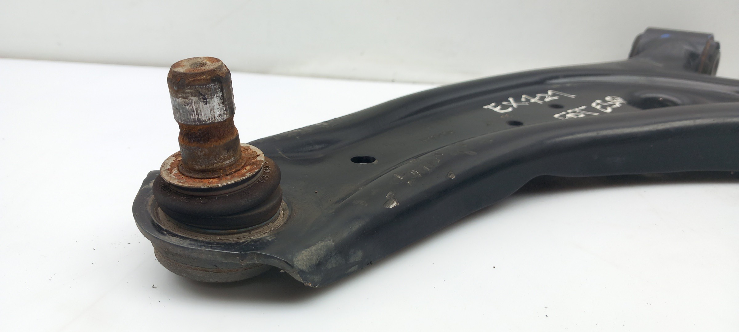 Brazo suspensión delantero izquierdo FORD Fiesta VII (HJ, HF) Imagem-1