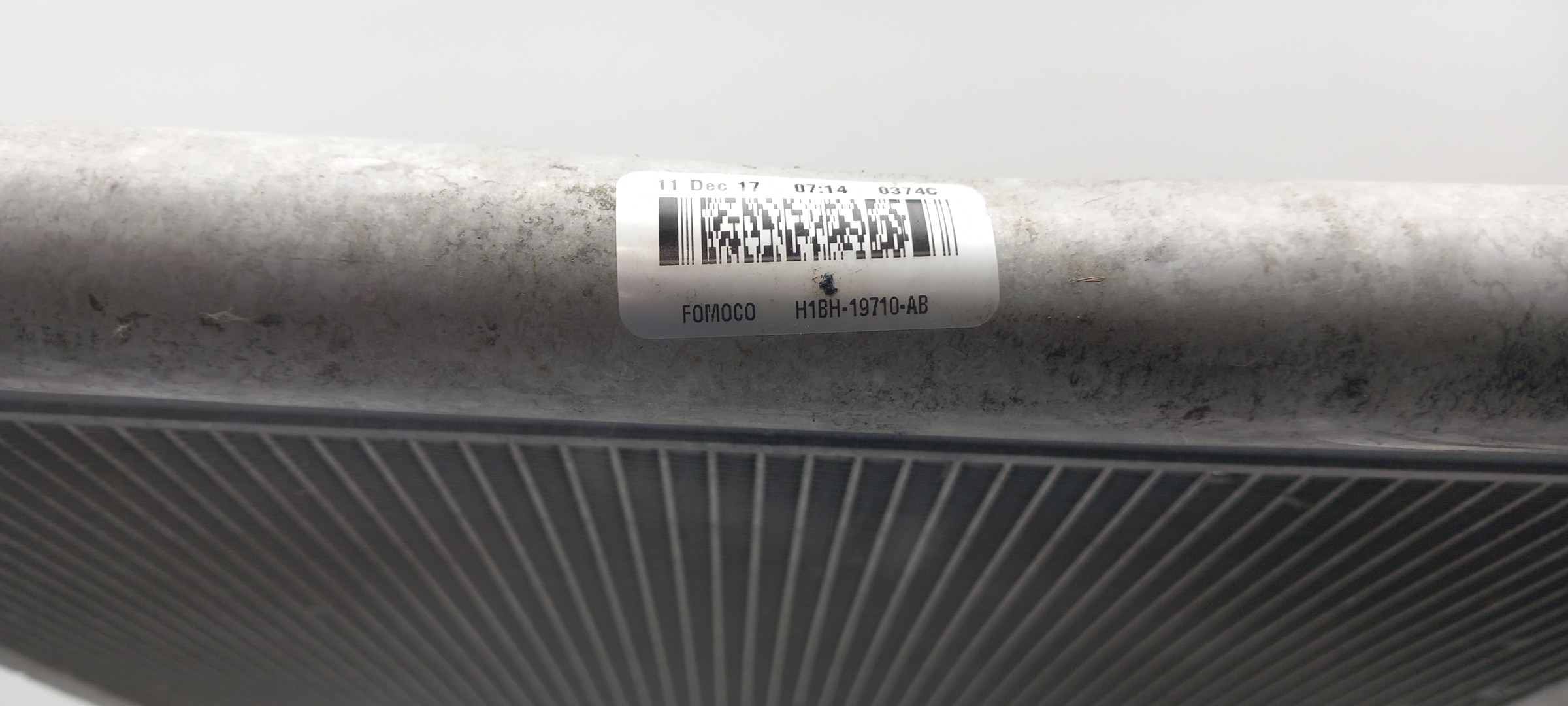 Radiador aire acondicionado FORD Fiesta VII (HJ, HF) Imagem-2