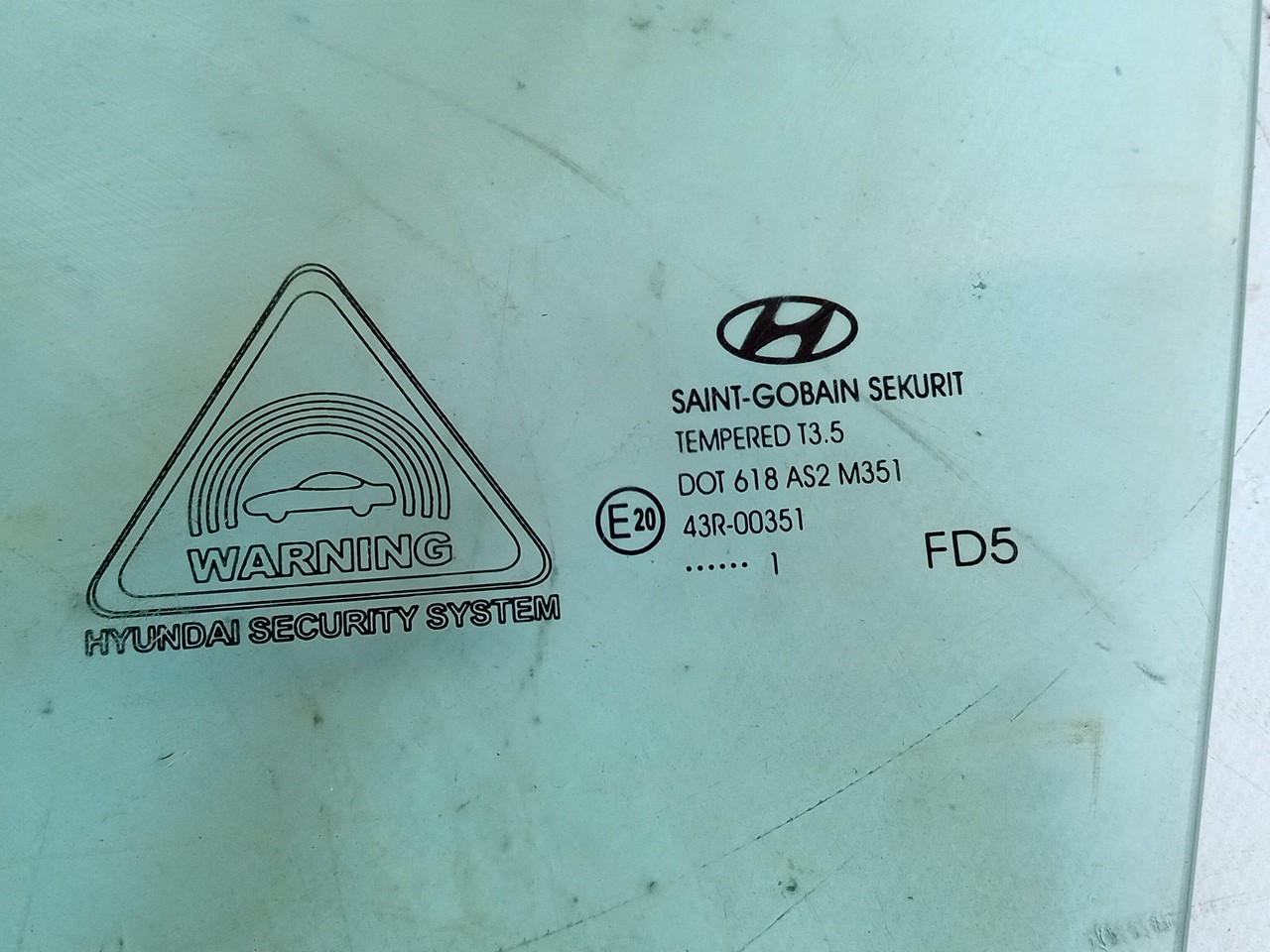 Vitre porte avant gauche HYUNDAI i30 (GD) Imagem-1