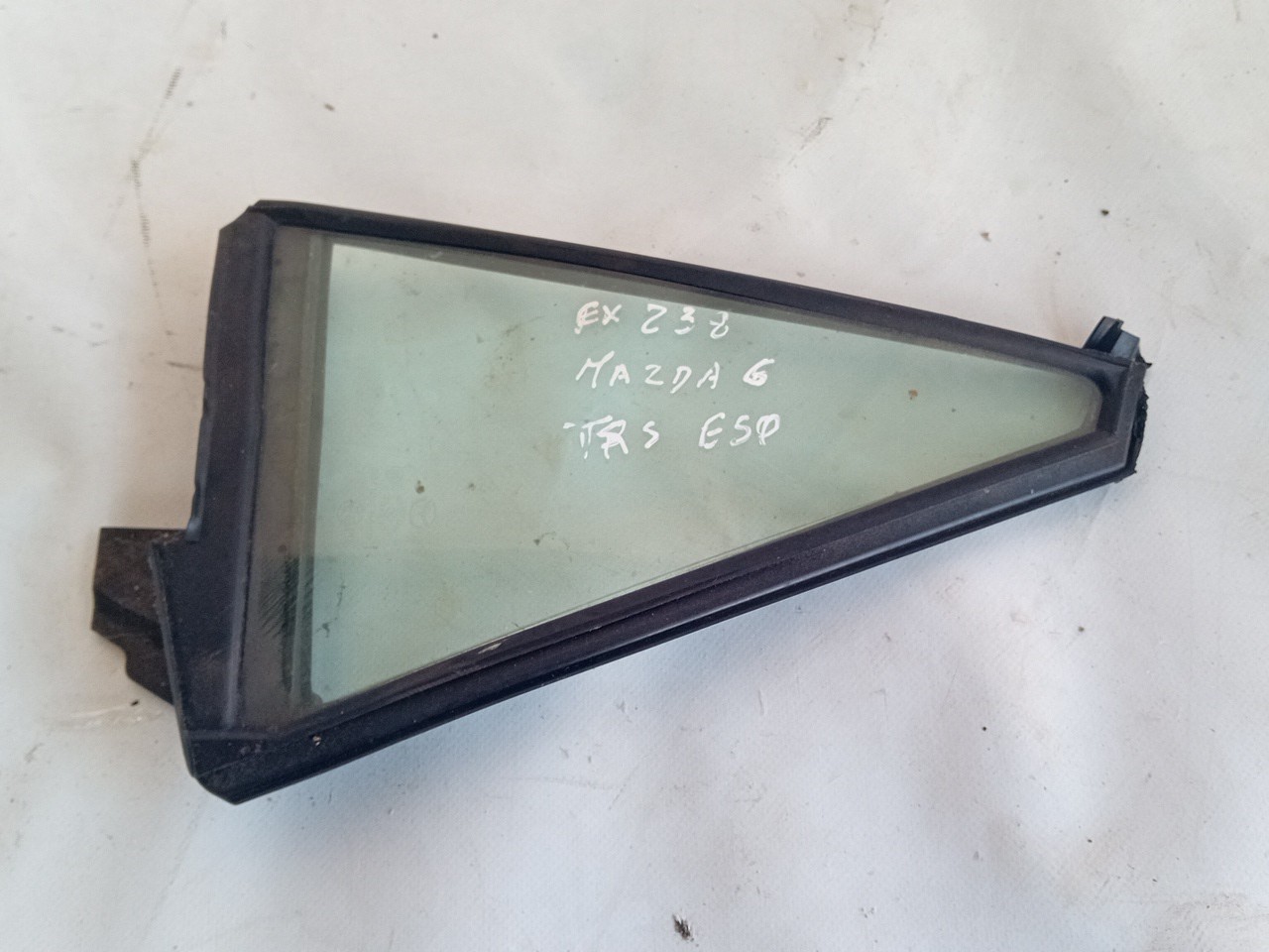 Left rear triangle window