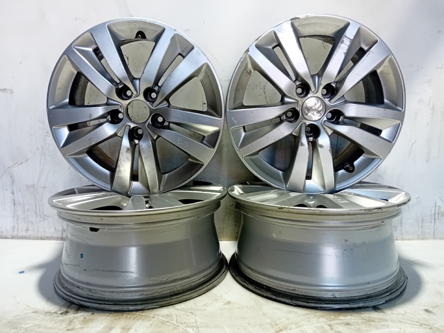 Conjunto de jantes PEUGEOT 308 SW II Imagem-1