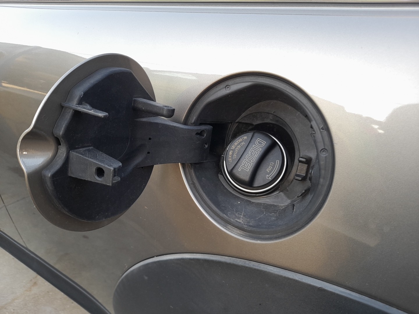 Tapa exterior combustible MINI Mini Clubman (R55) Imagem-1