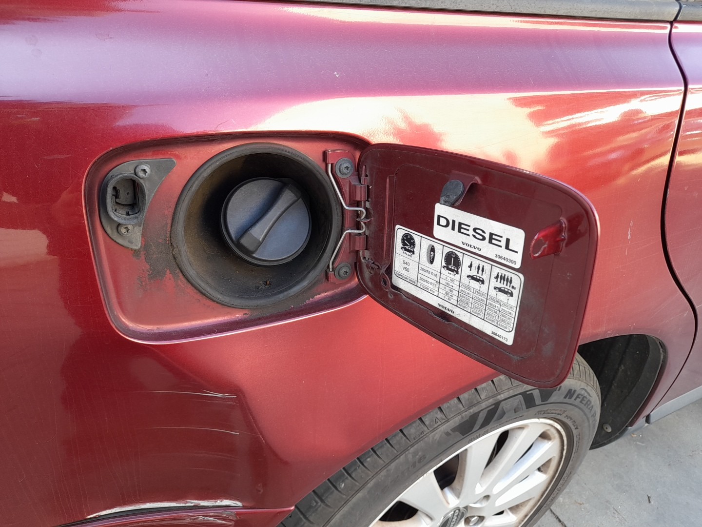 Tappo serbatoio carburante VOLVO V50 (MW) Imagem-1