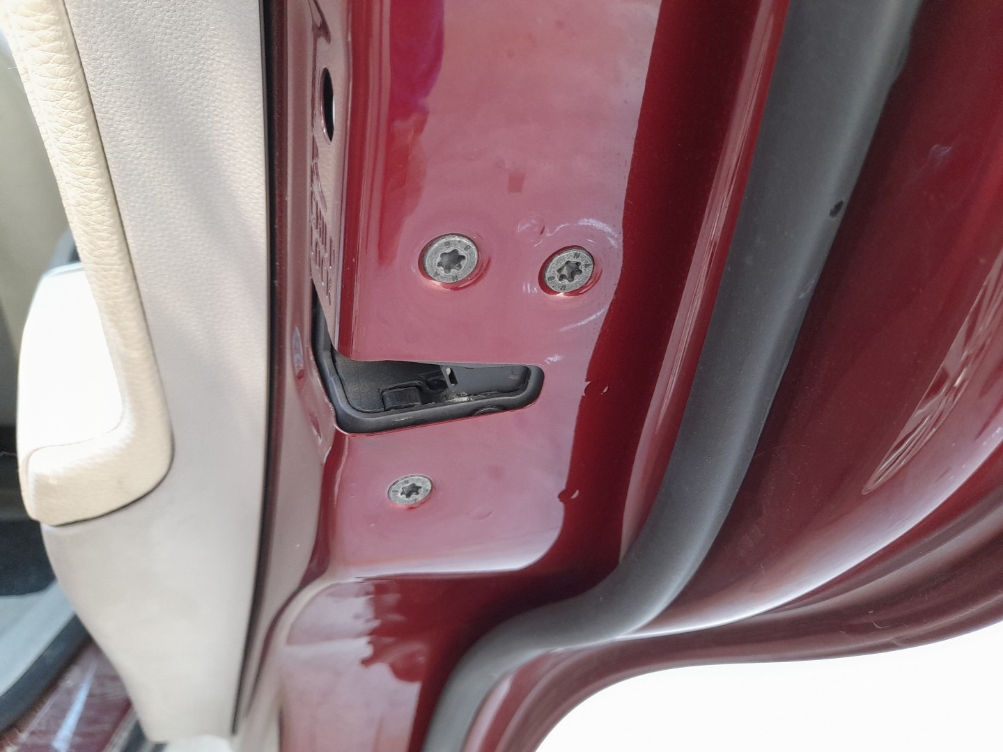 Fechadura / fecho porta trás direito