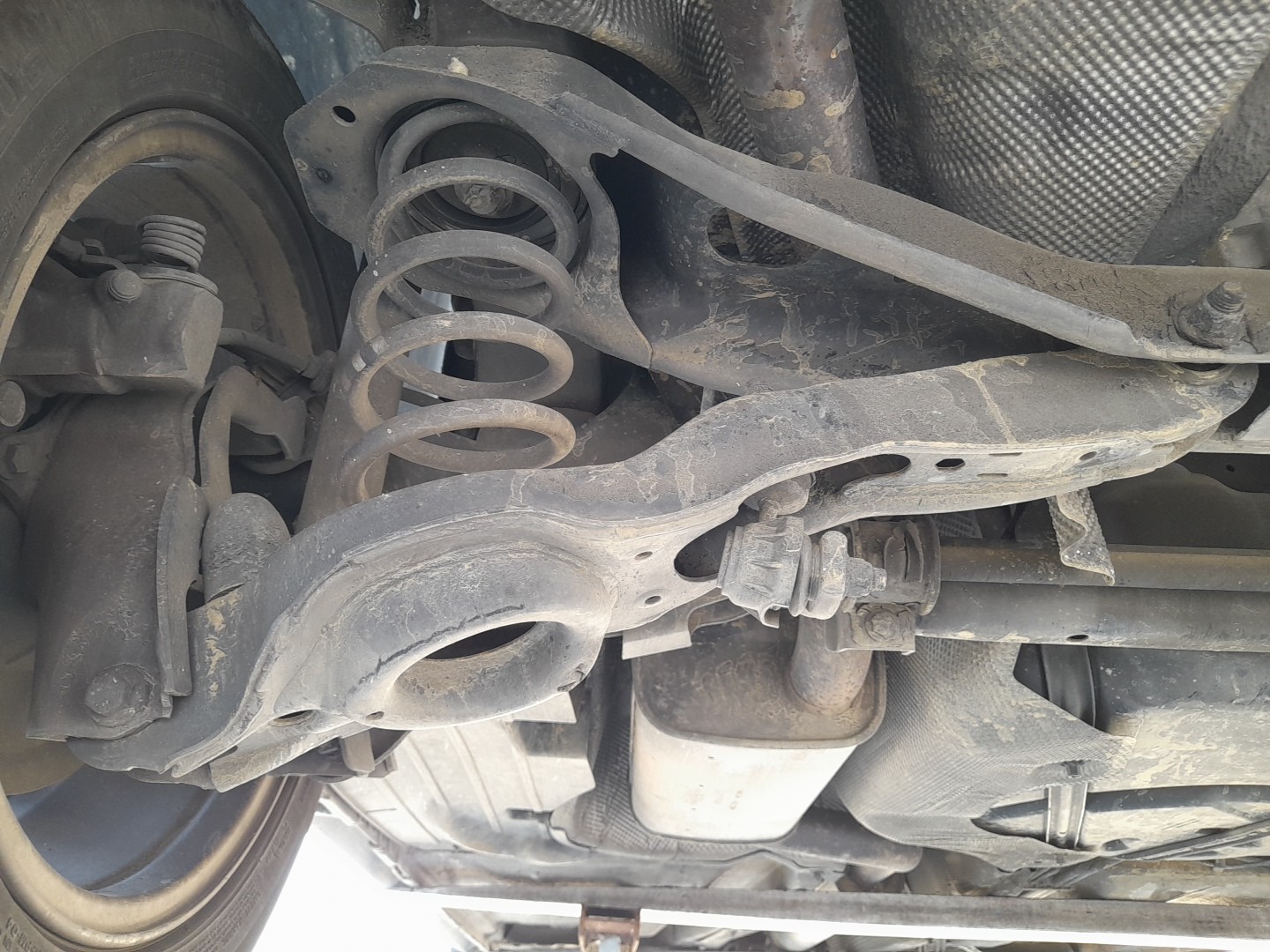 Left front suspension arm