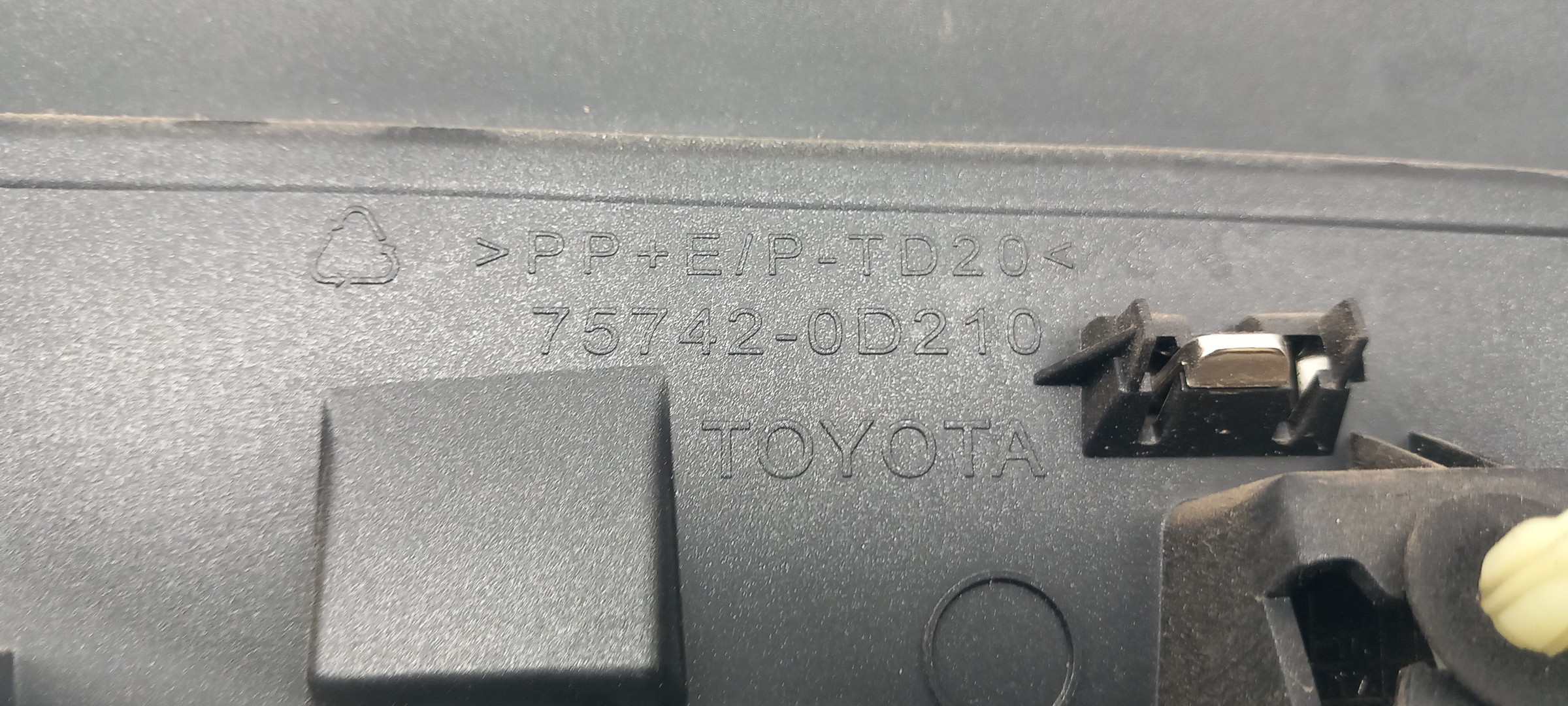 Modanatura porta anteriore destra TOYOTA Yaris (_P13_) Imagem-3