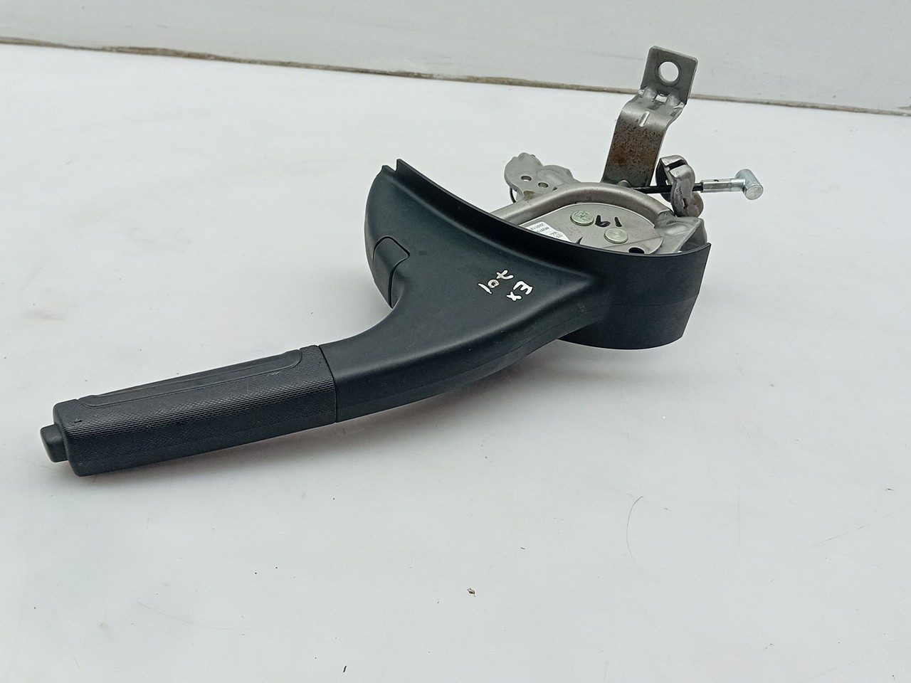 Hand brake / parking brake RENAULT Twingo III (BCM_) Imagem-1