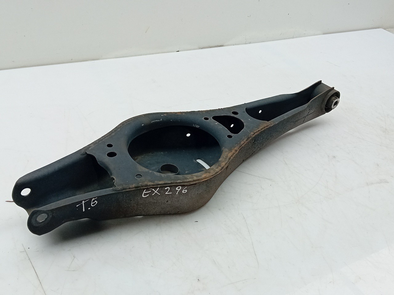 Brazo suspensión delantero izquierdo SKODA Octavia II Hatchback (1Z3) Imagem-1