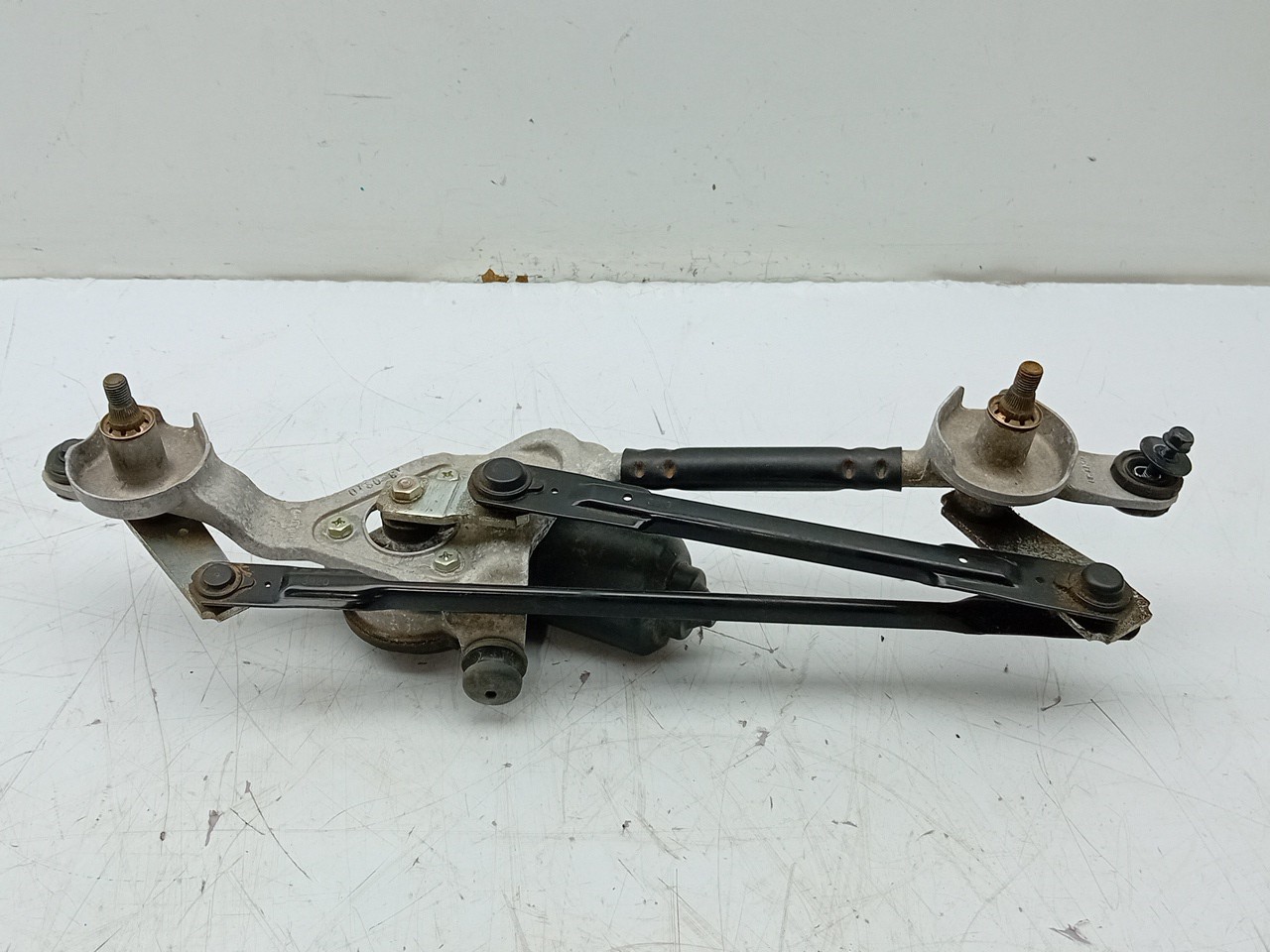 Essuie-glace moteur avant