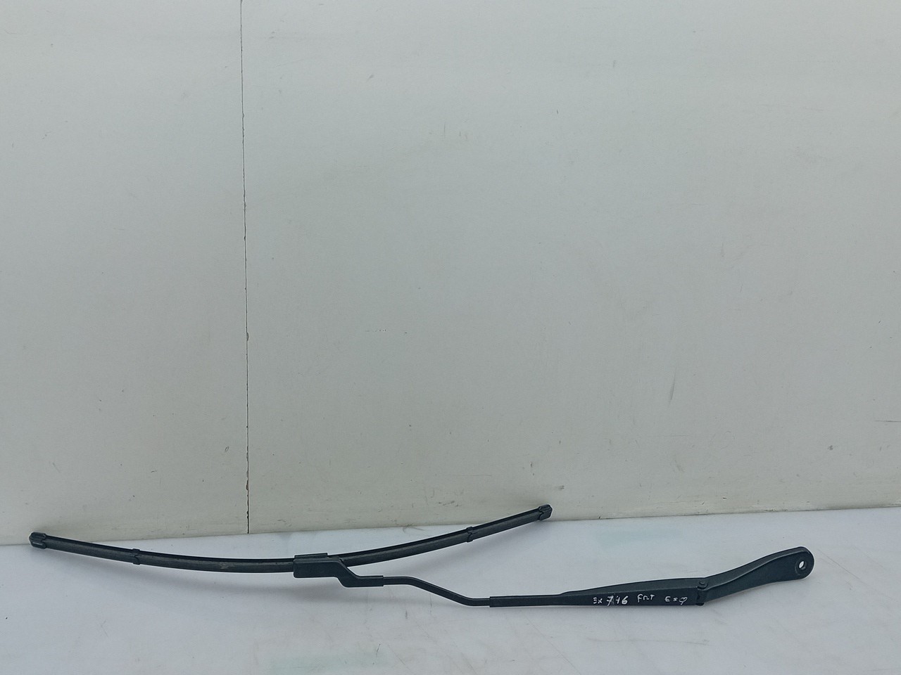 Windscreen wiper arm Left front